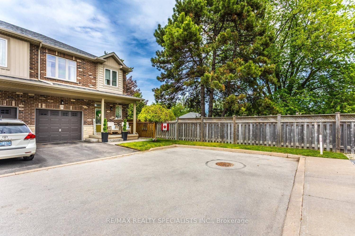 380 Lake ST #20, Grimsby, ON L3M 0E8