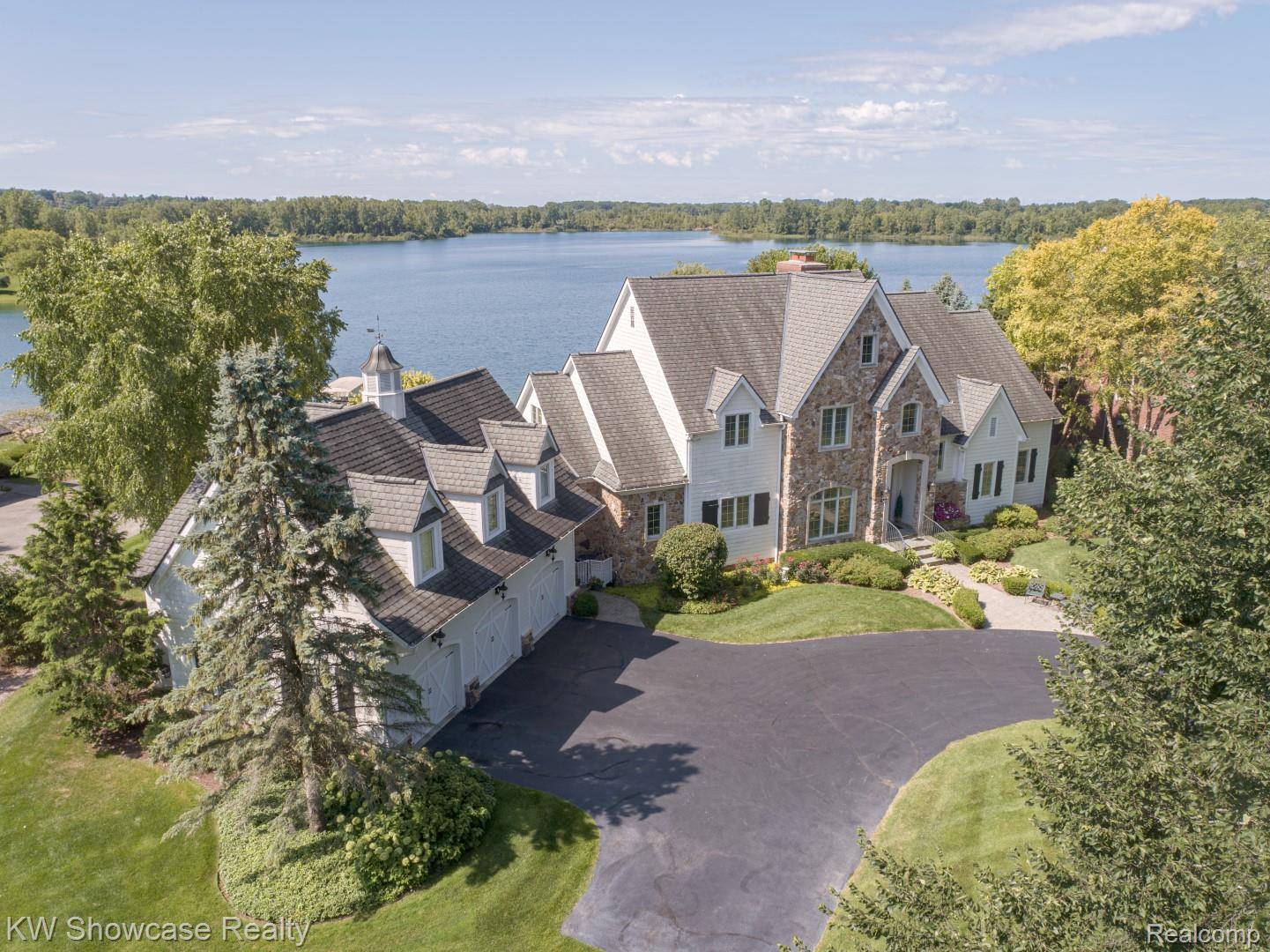 4334 Terra Ridge DR, Milford Charter Township, MI 48381