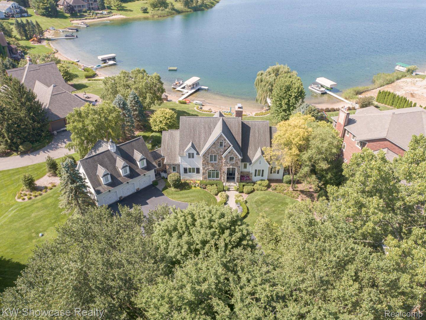 4334 Terra Ridge DR, Milford Charter Township, MI 48381