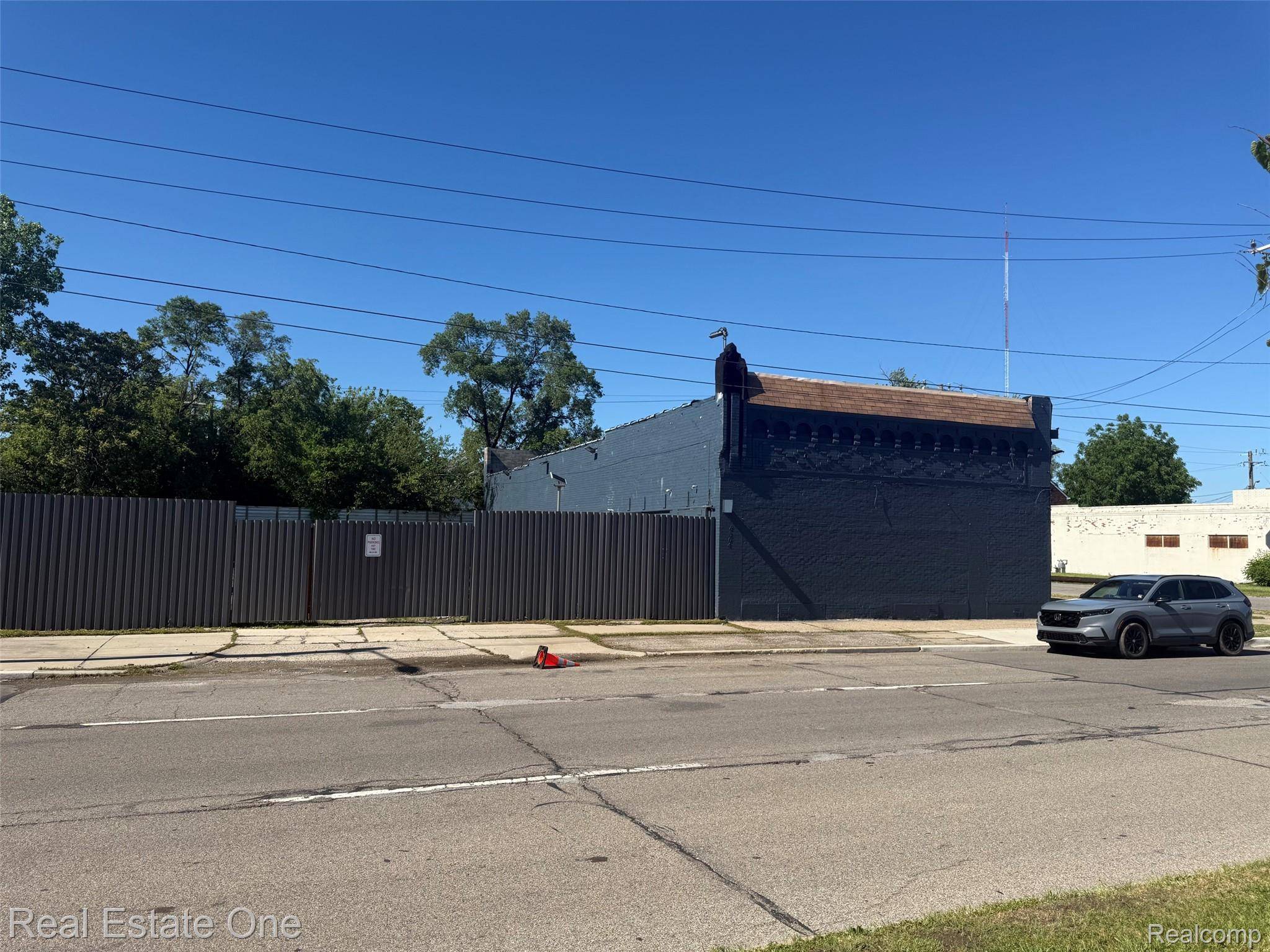 8304 W Davison, Detroit, MI 48238