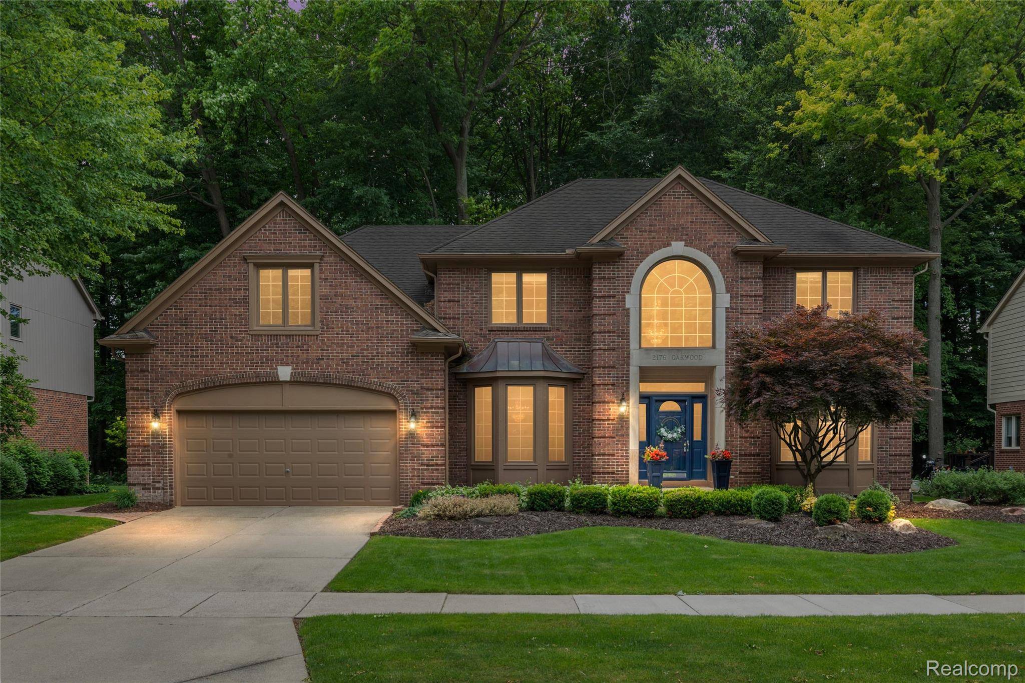 2176 Oakwood DR, Troy, MI 48085