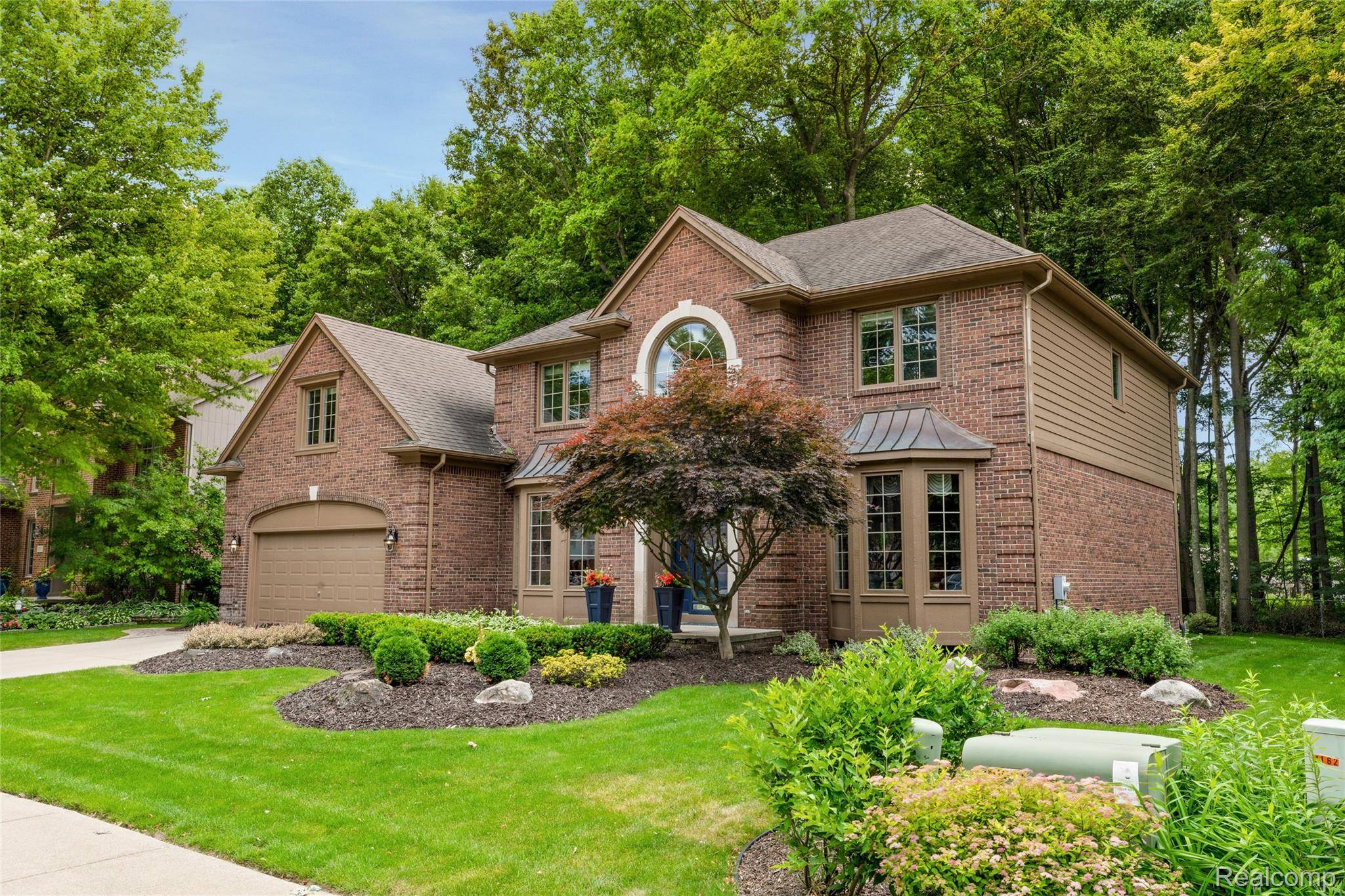 2176 Oakwood DR, Troy, MI 48085