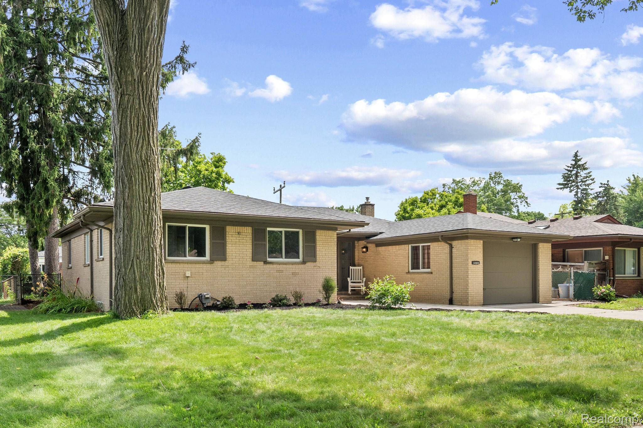 32969 Lyndon ST, Livonia, MI 48154