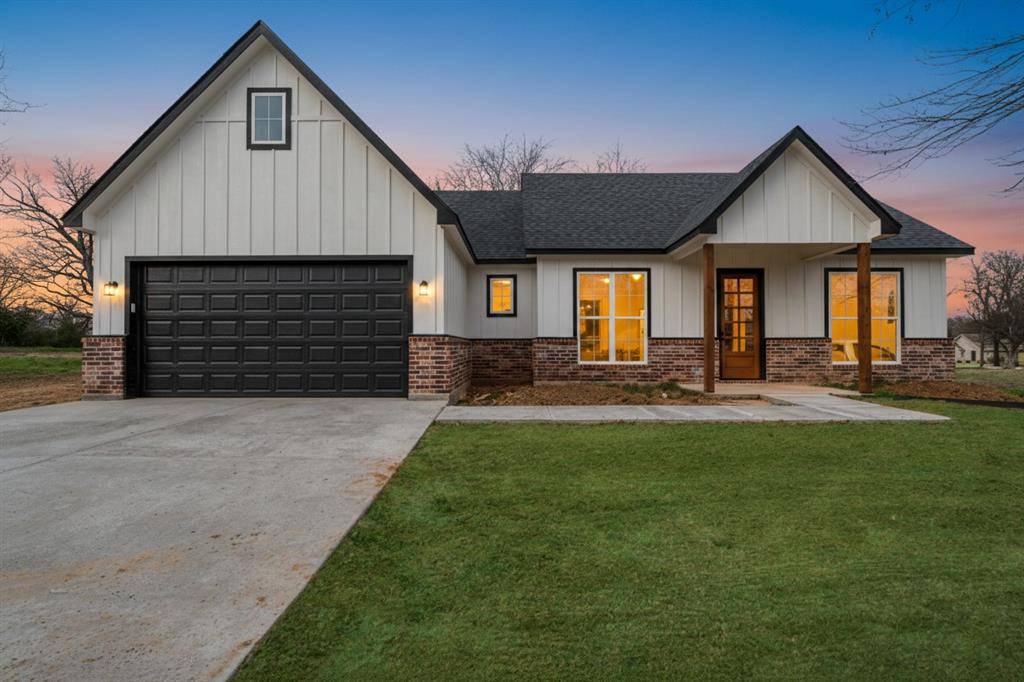535 E Fairview St, Blossom, TX 75416