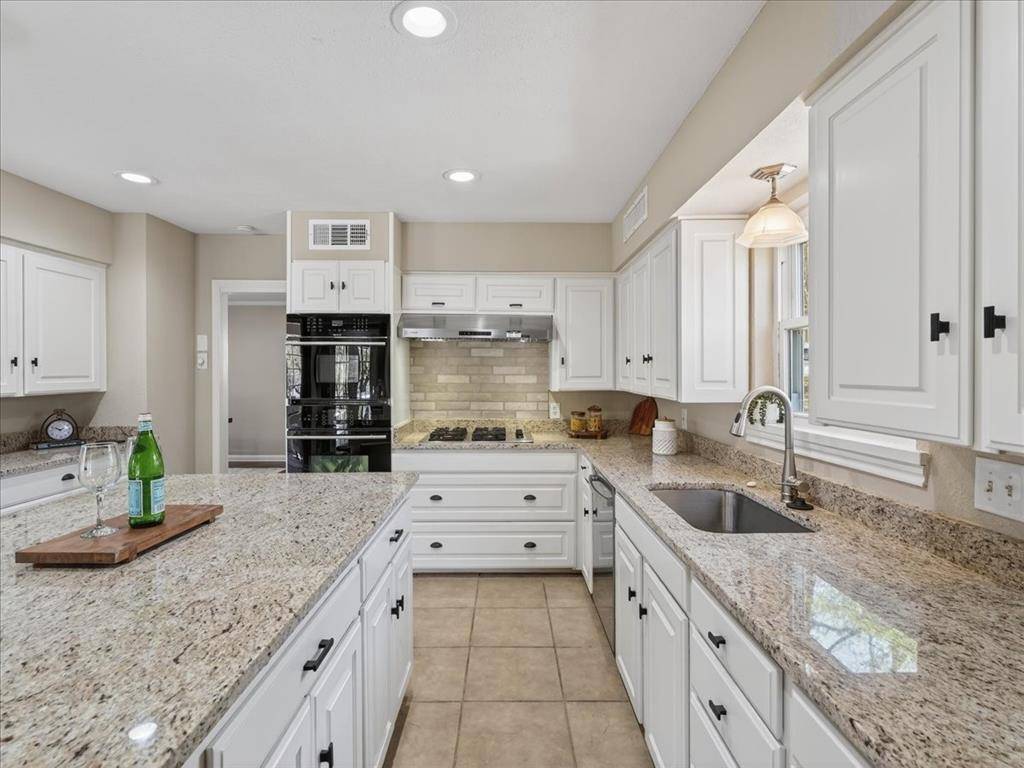 3863 Clayton Road E, Fort Worth, TX 76116