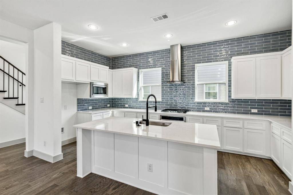2541 Carmelita Street, Dallas, TX 75212