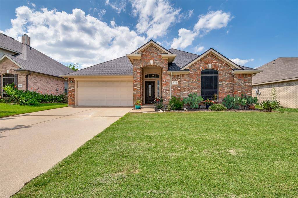 902 Cutting Horse Drive, Mansfield, TX 76063