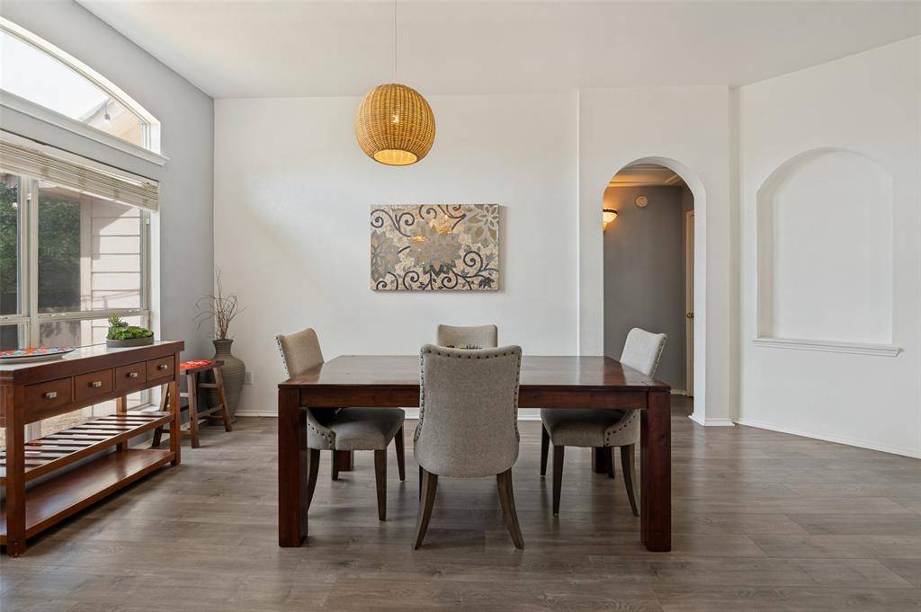 902 Cutting Horse Drive, Mansfield, TX 76063