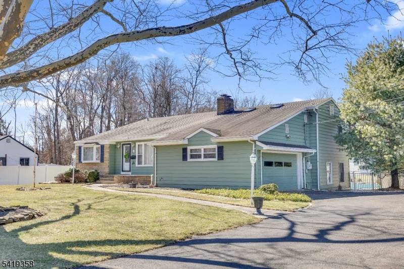 705 Schoolhouse Ln, Bound Brook Boro, NJ 08805