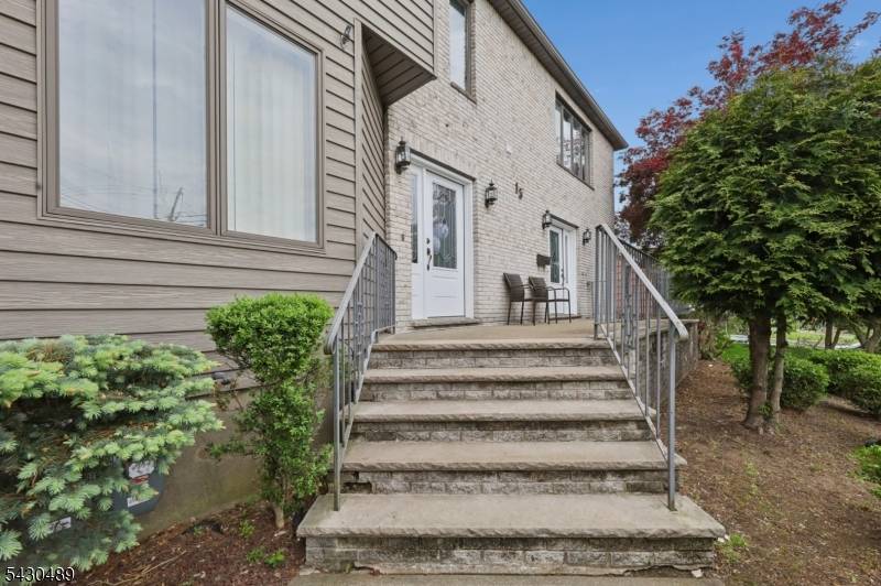15 W Bradford Ave, Cedar Grove Twp., NJ 07009