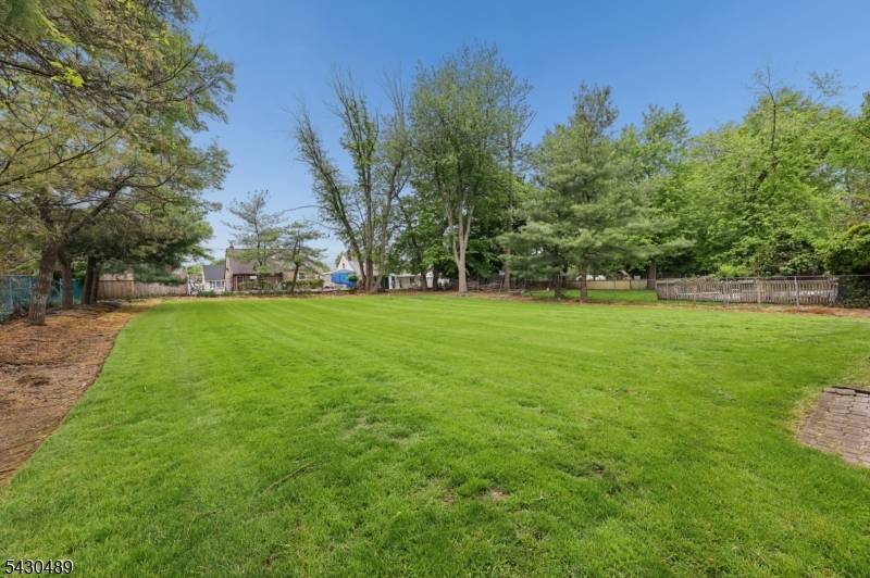 15 W Bradford Ave, Cedar Grove Twp., NJ 07009