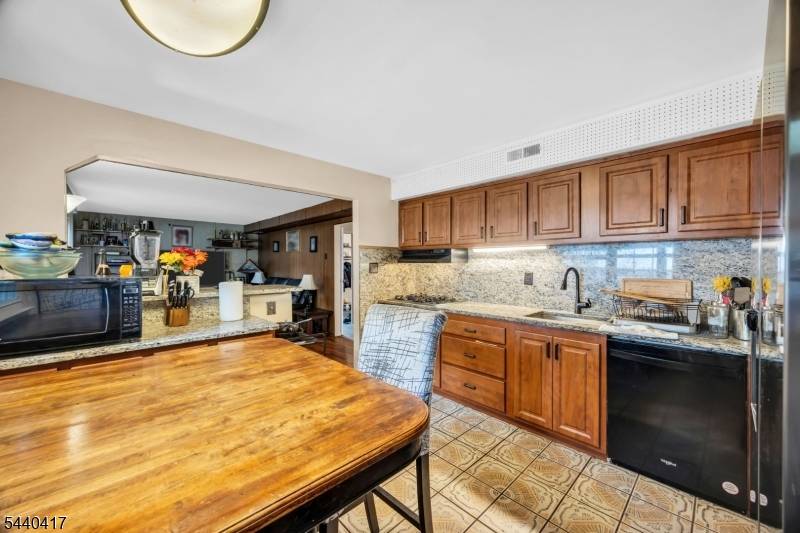 5 Cortland Dr, Franklin Twp., NJ 08873
