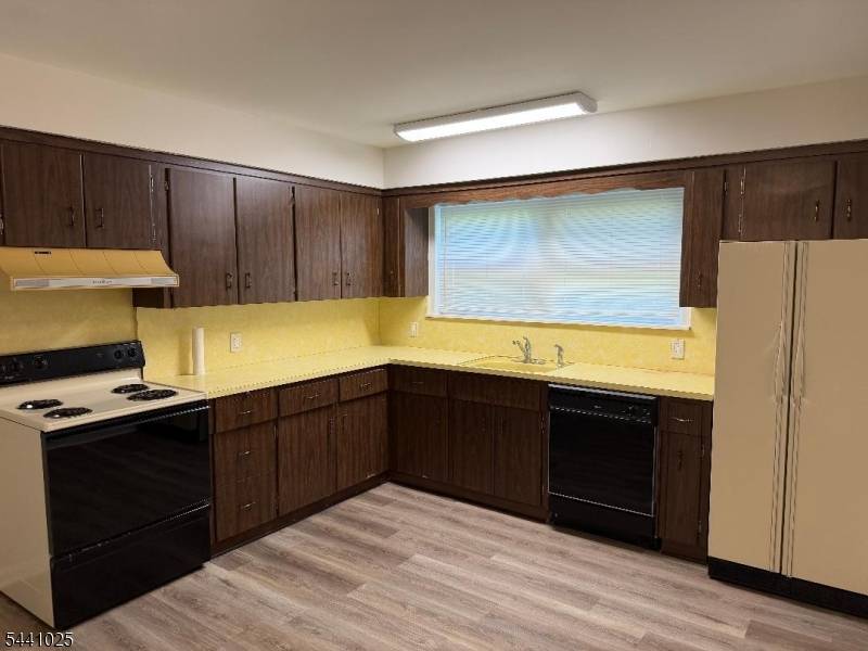 44 Burgh Ave, Clifton City, NJ 07011
