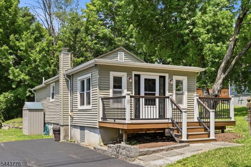 82 Fairview Dr, West Milford Twp., NJ 07421
