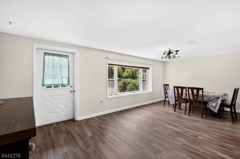 127 W End Ave, Newton Town, NJ 07860