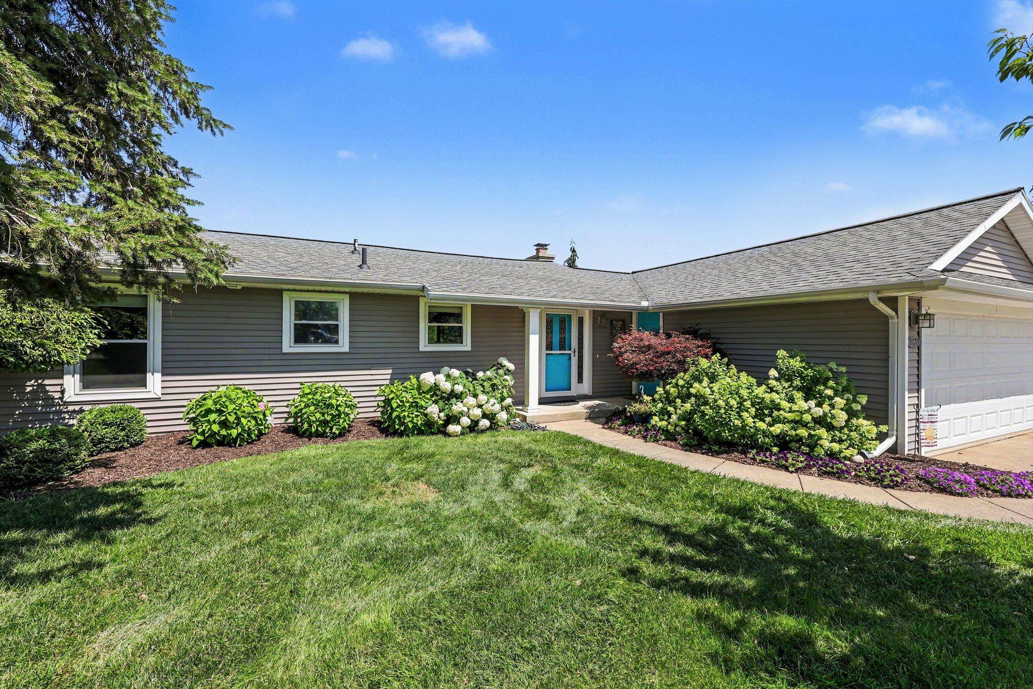 10660 Glendalough LN, Somerset Twp, MI 49233
