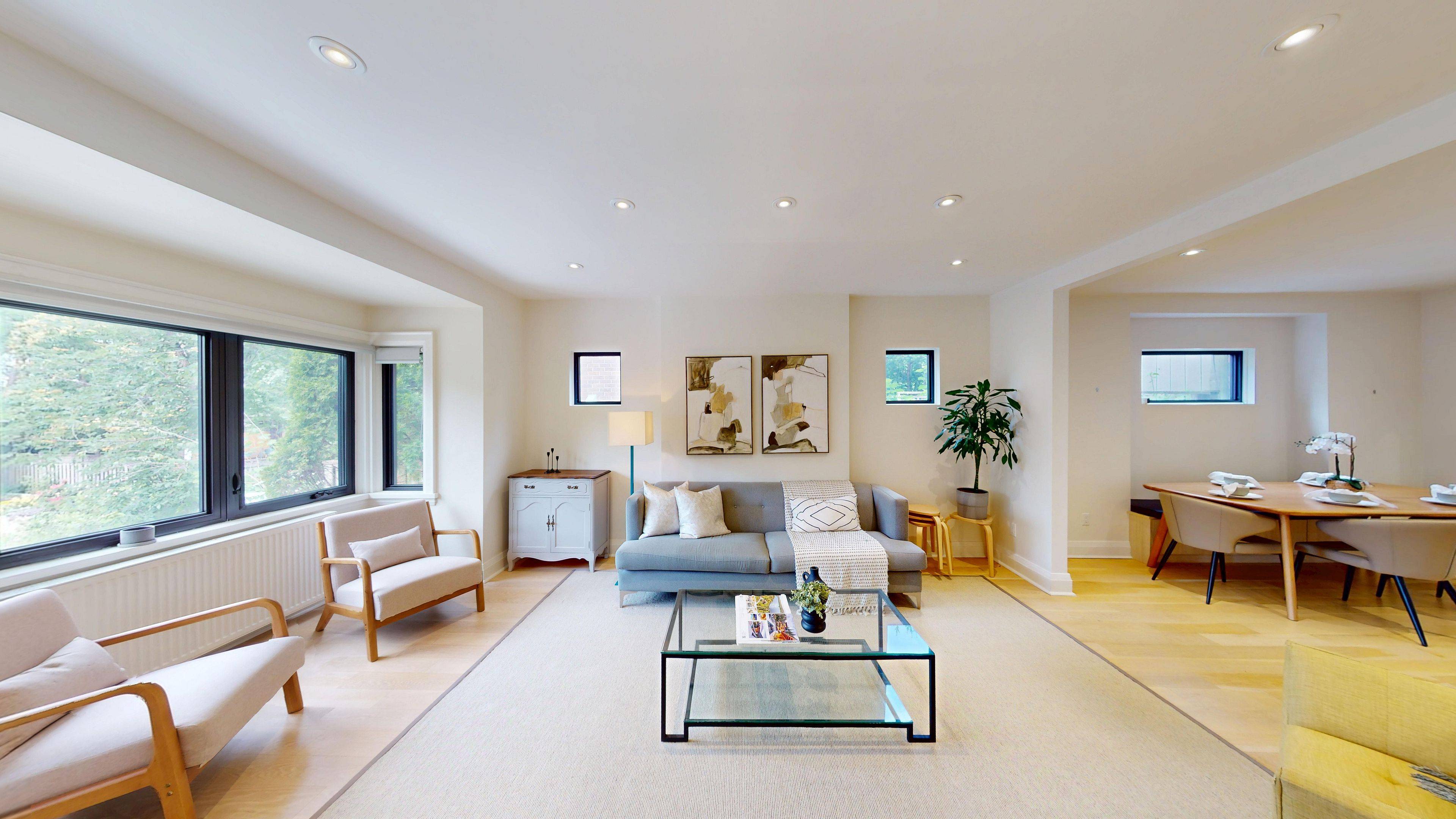 25 Oswald CRES, Toronto C10, ON M4S 2H5