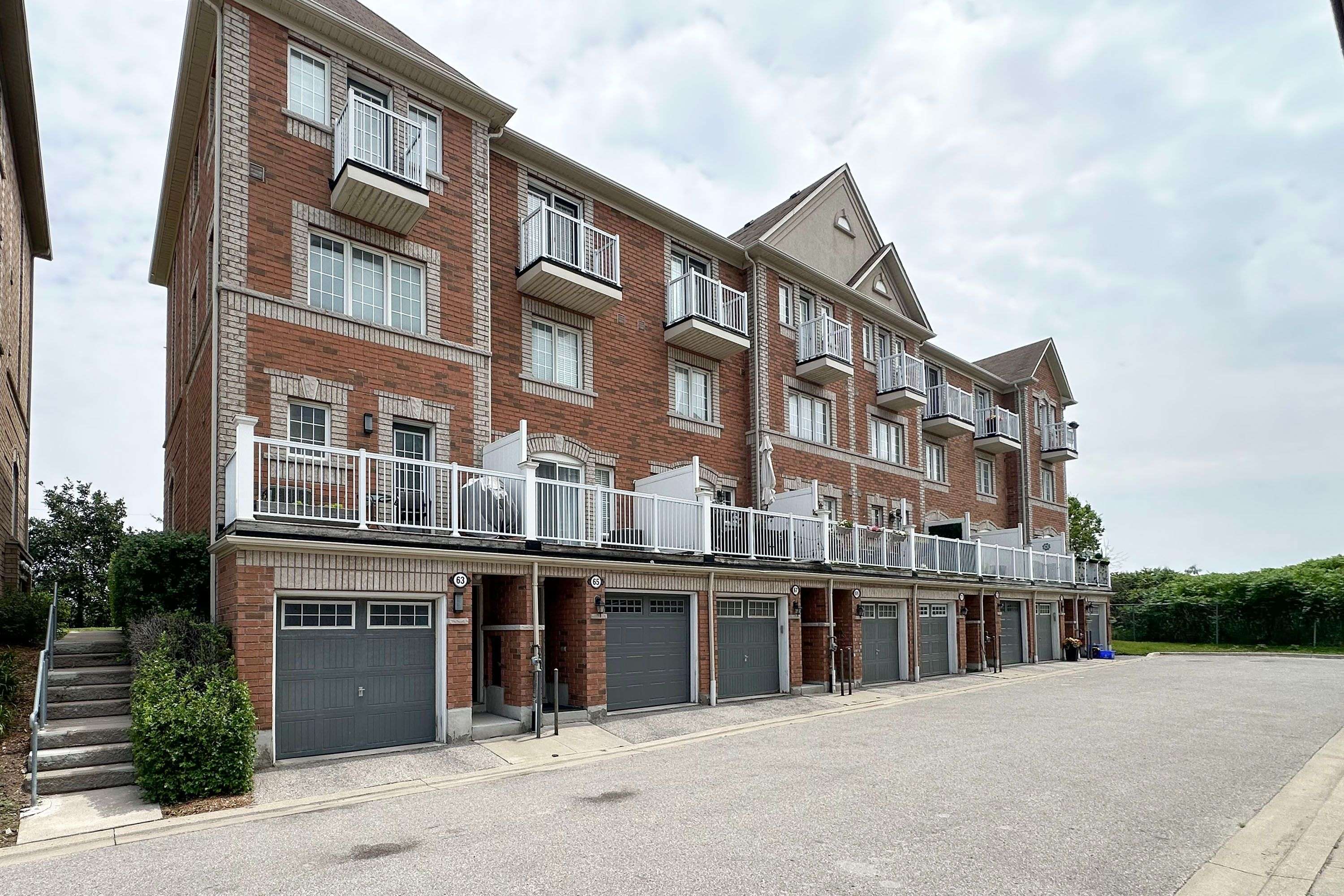 65 Cooperage LN #Unit 65, Ajax, ON L1S 0E8