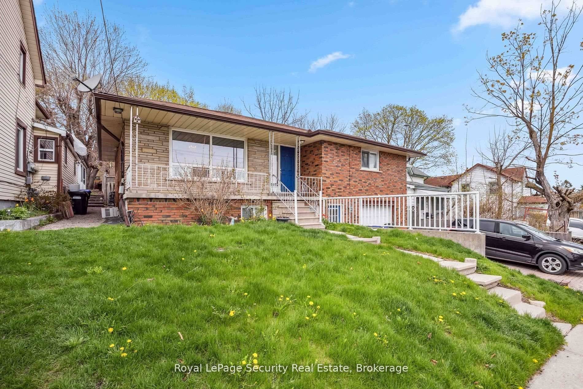 97 John ST E #2, Bradford West Gwillimbury, ON L3Z 2B1