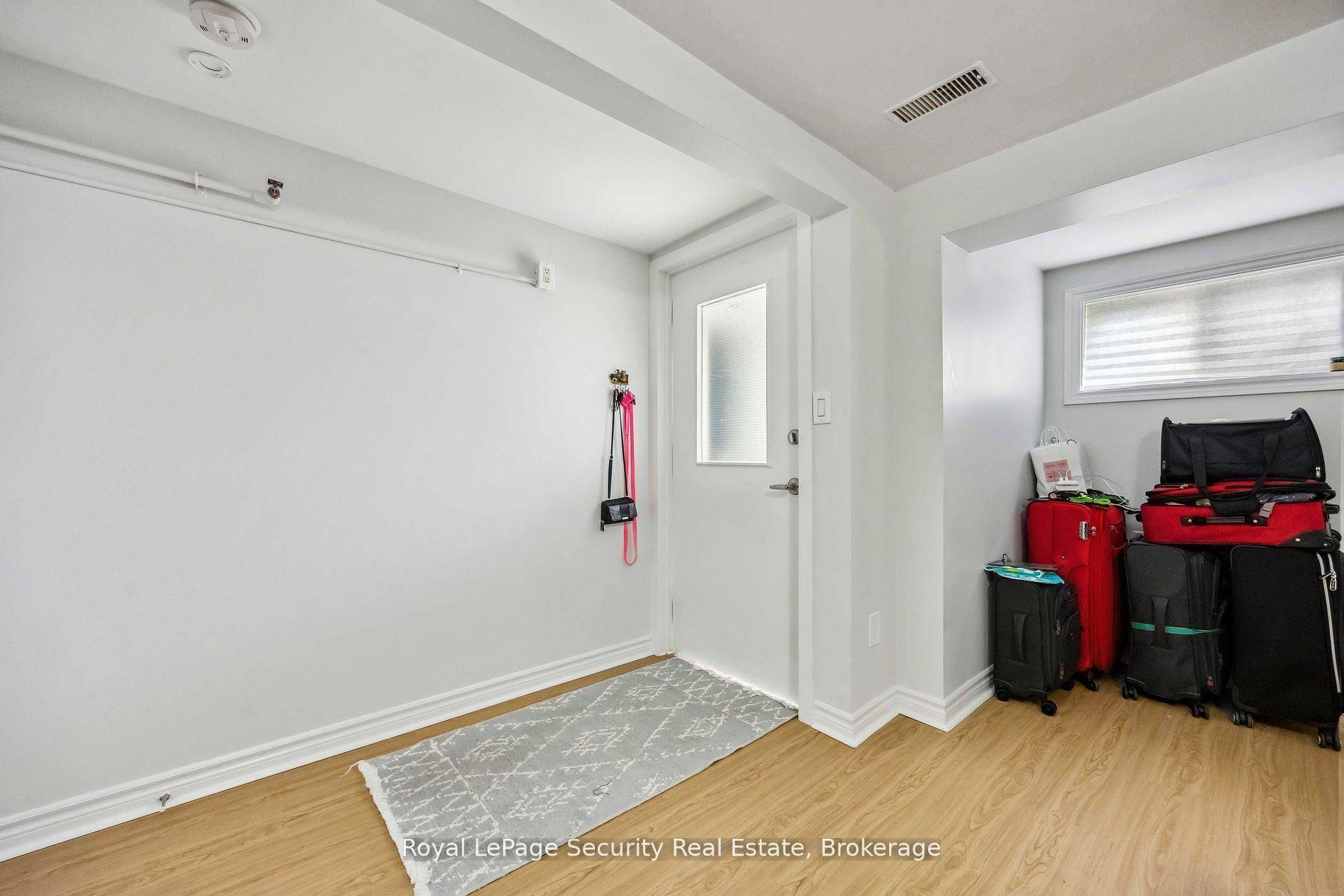 97 John ST E #2, Bradford West Gwillimbury, ON L3Z 2B1