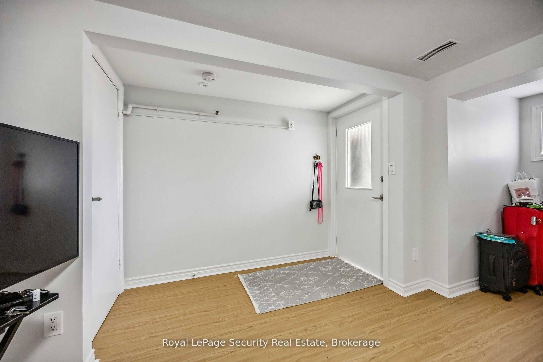 97 John ST E #2, Bradford West Gwillimbury, ON L3Z 2B1