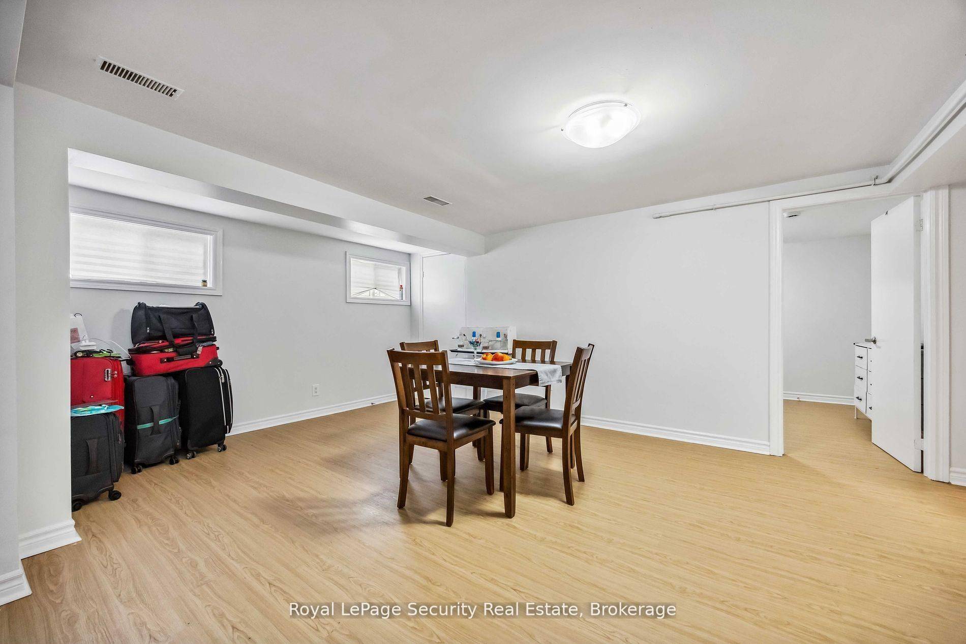 97 John ST E #2, Bradford West Gwillimbury, ON L3Z 2B1