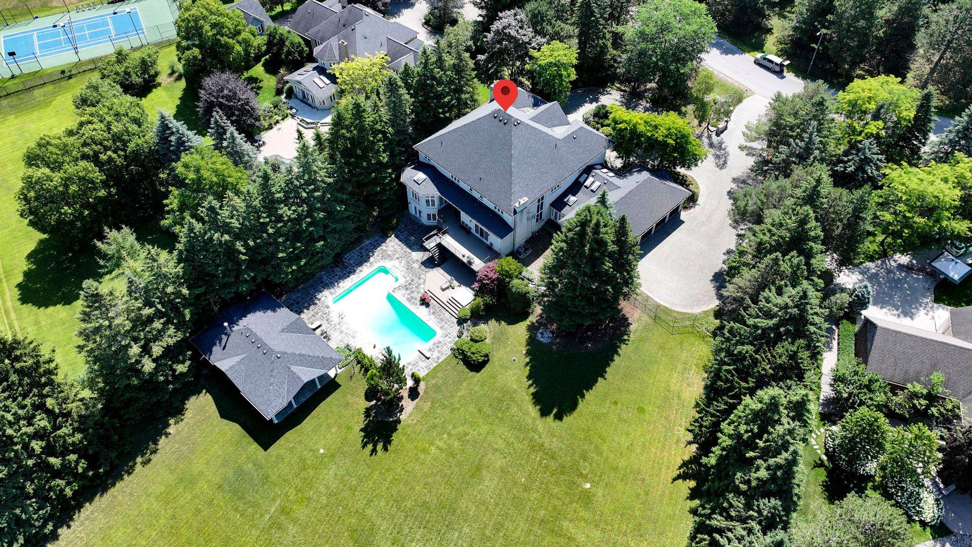 14 Alm CT, Aurora, ON L4G 6W7