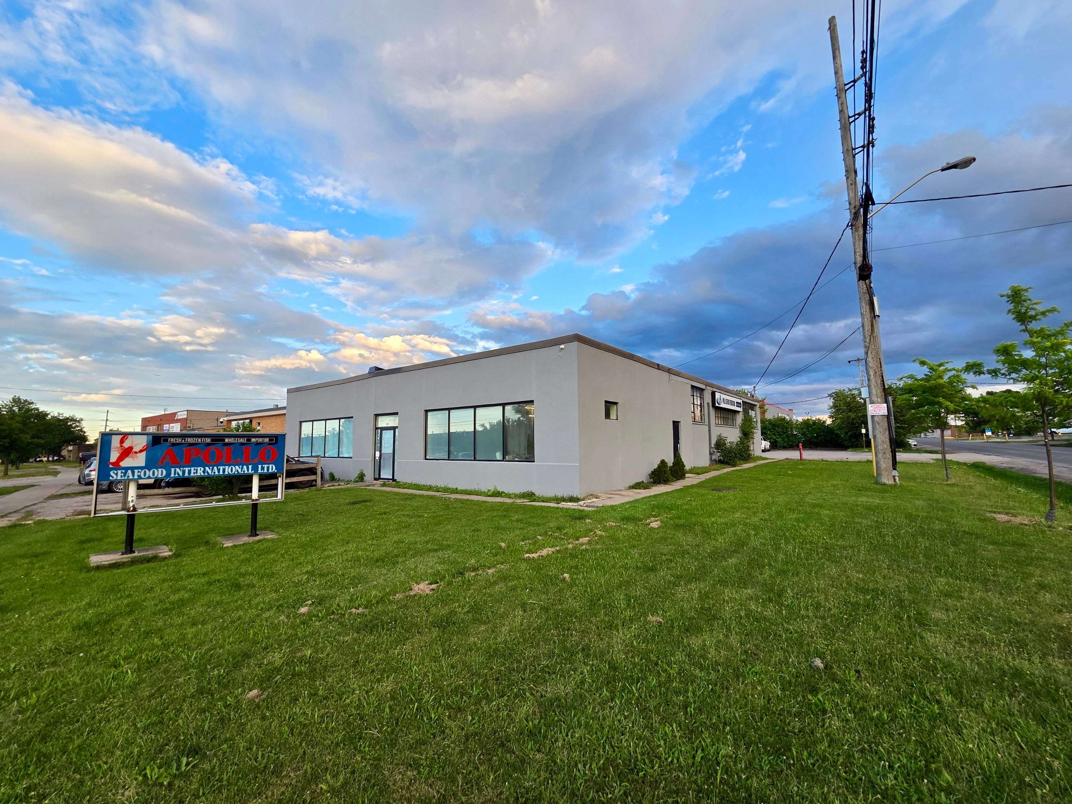 13 Racine RD, Toronto W10, ON M9W 2Z2