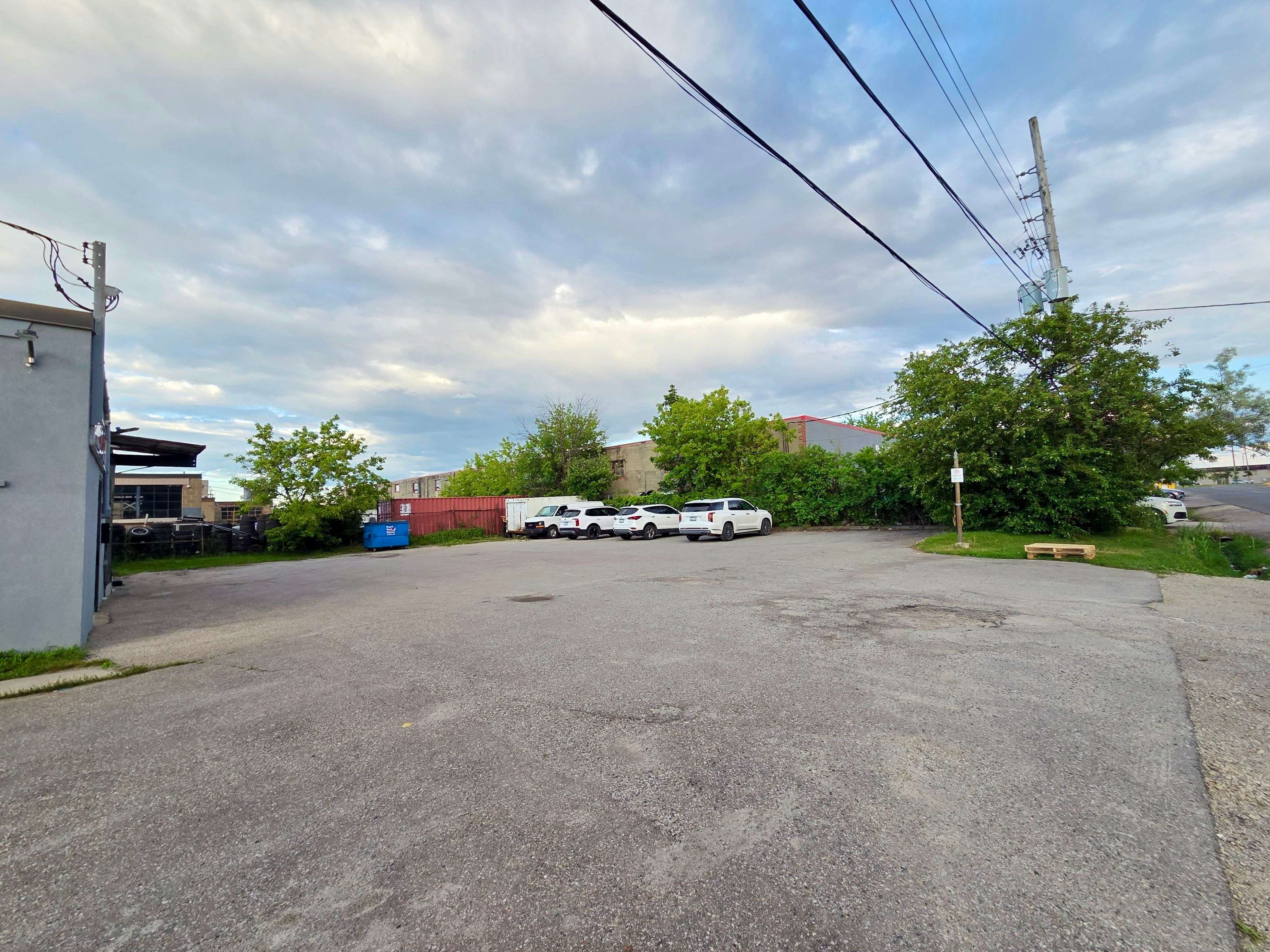 13 Racine RD, Toronto W10, ON M9W 2Z2