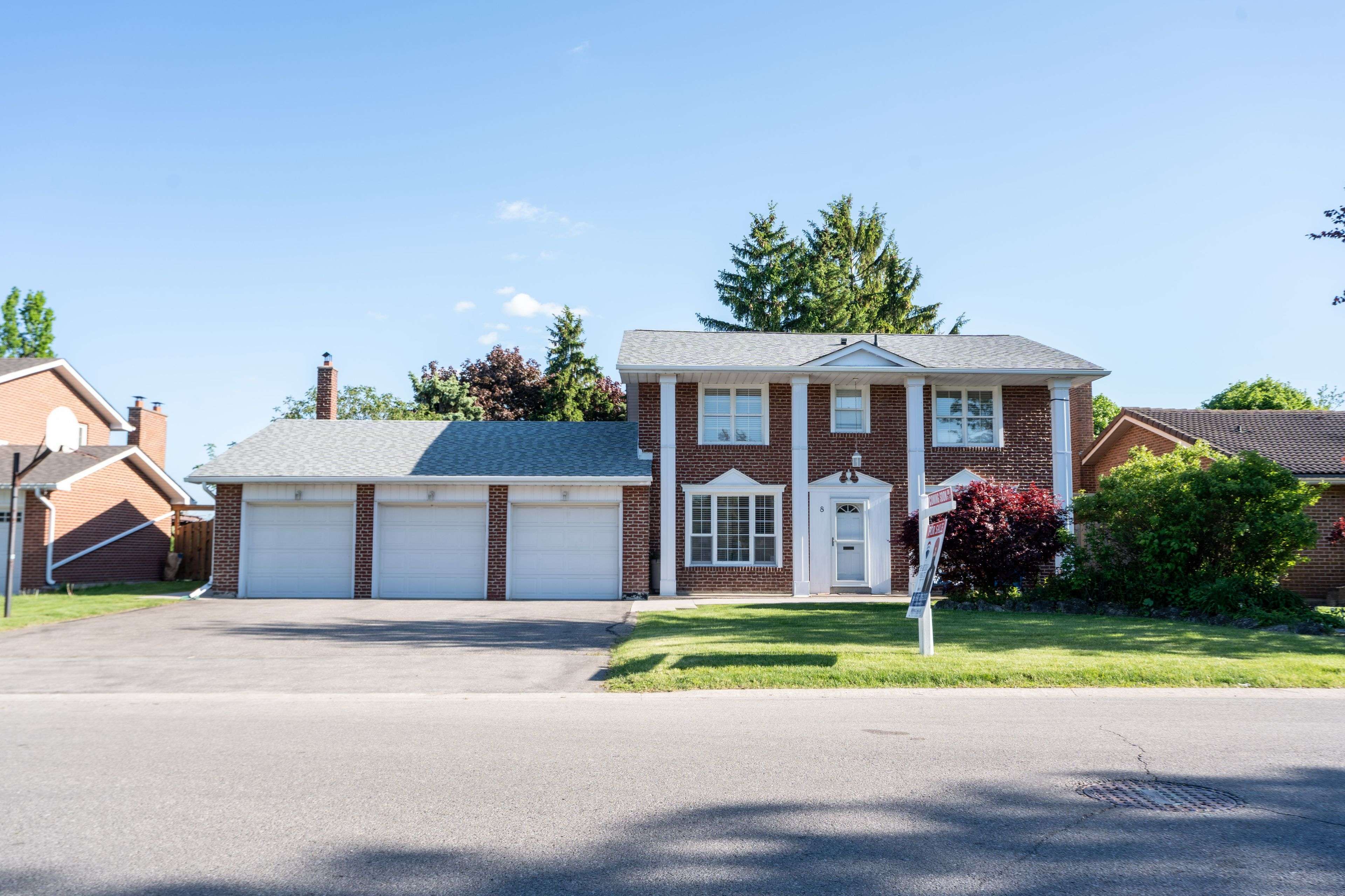 8 River View DR, Brampton, ON L6W 2E5