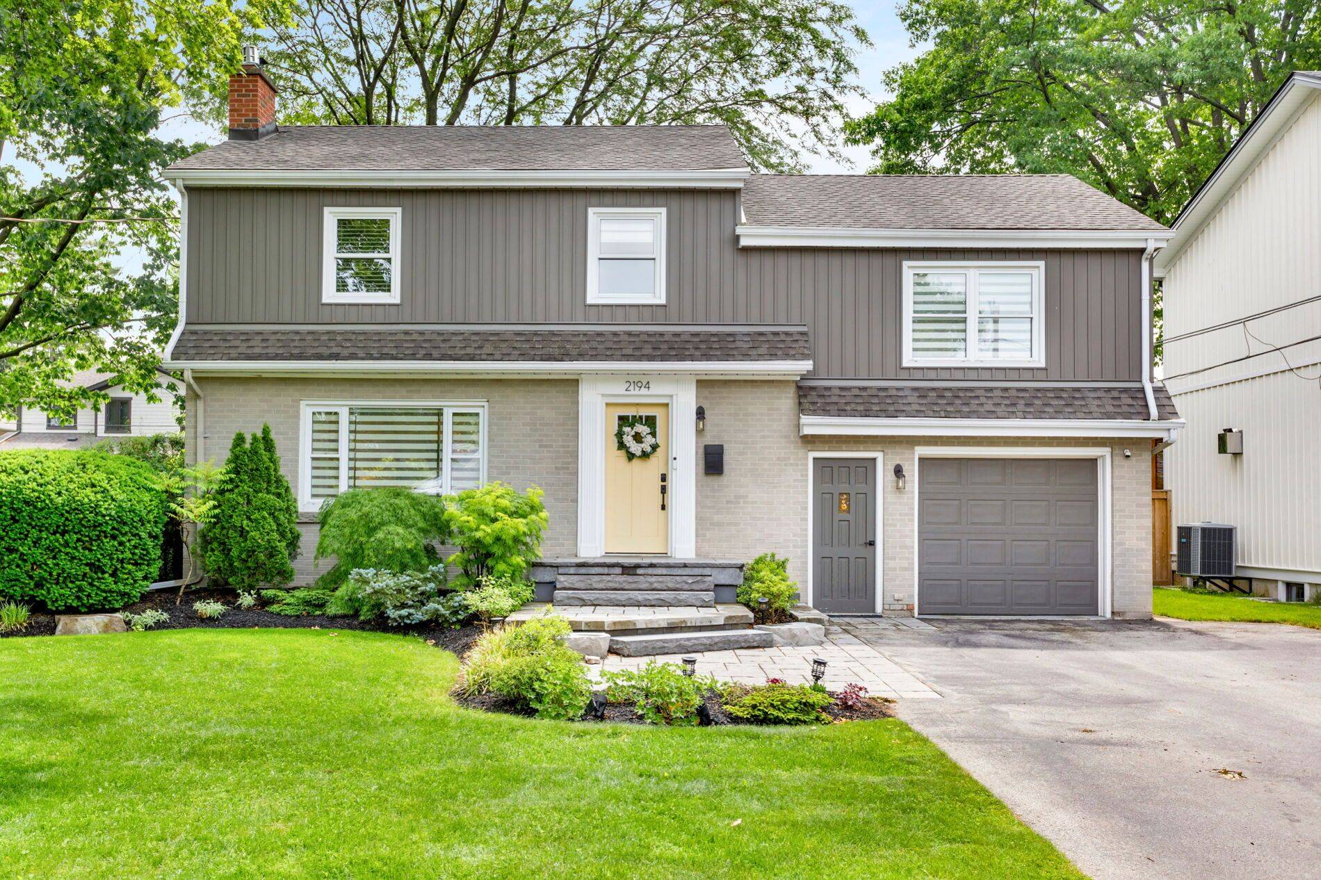 2194 Yorkshire CRES, Burlington, ON L7R 1V7