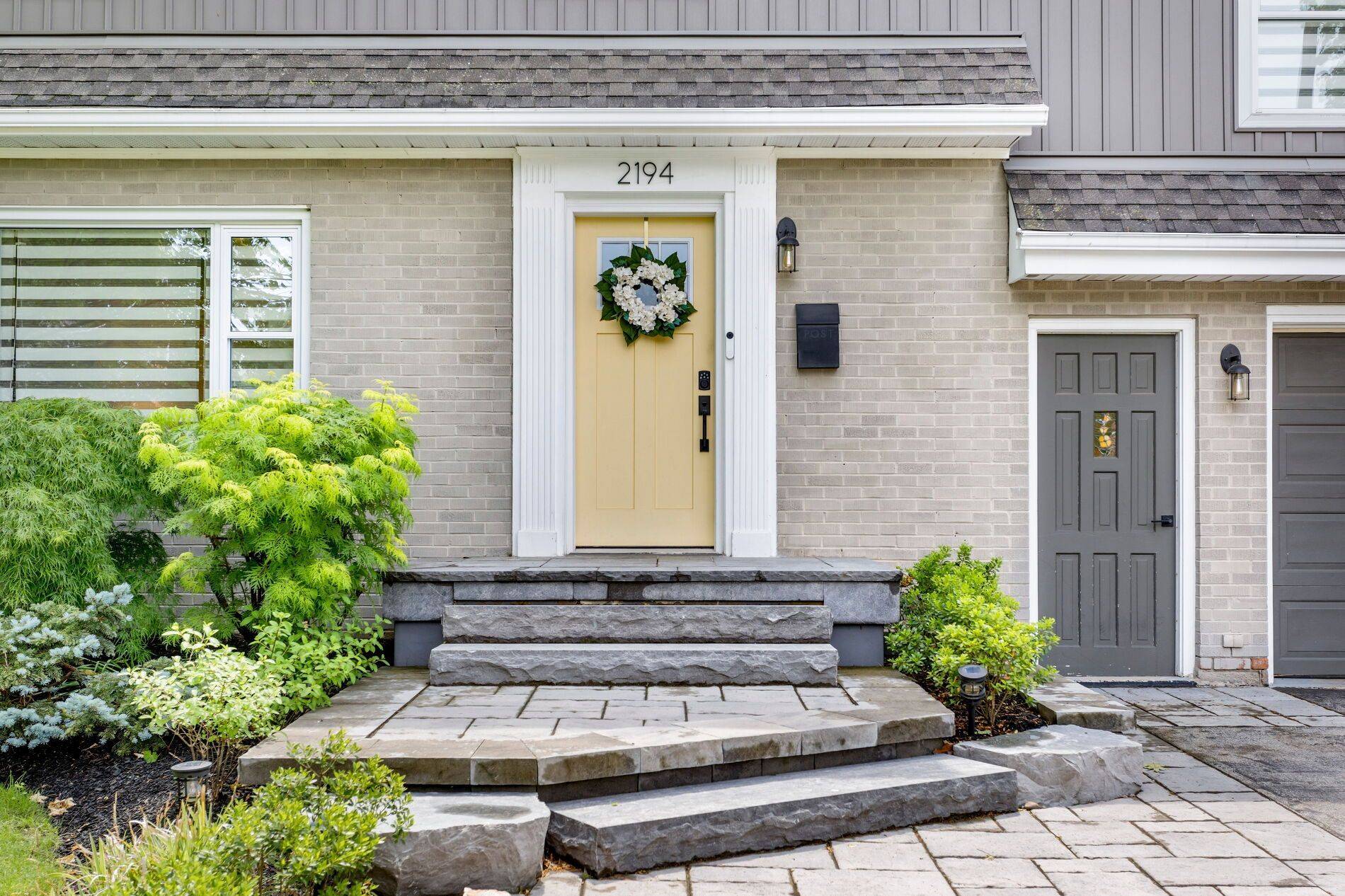 2194 Yorkshire CRES, Burlington, ON L7R 1V7
