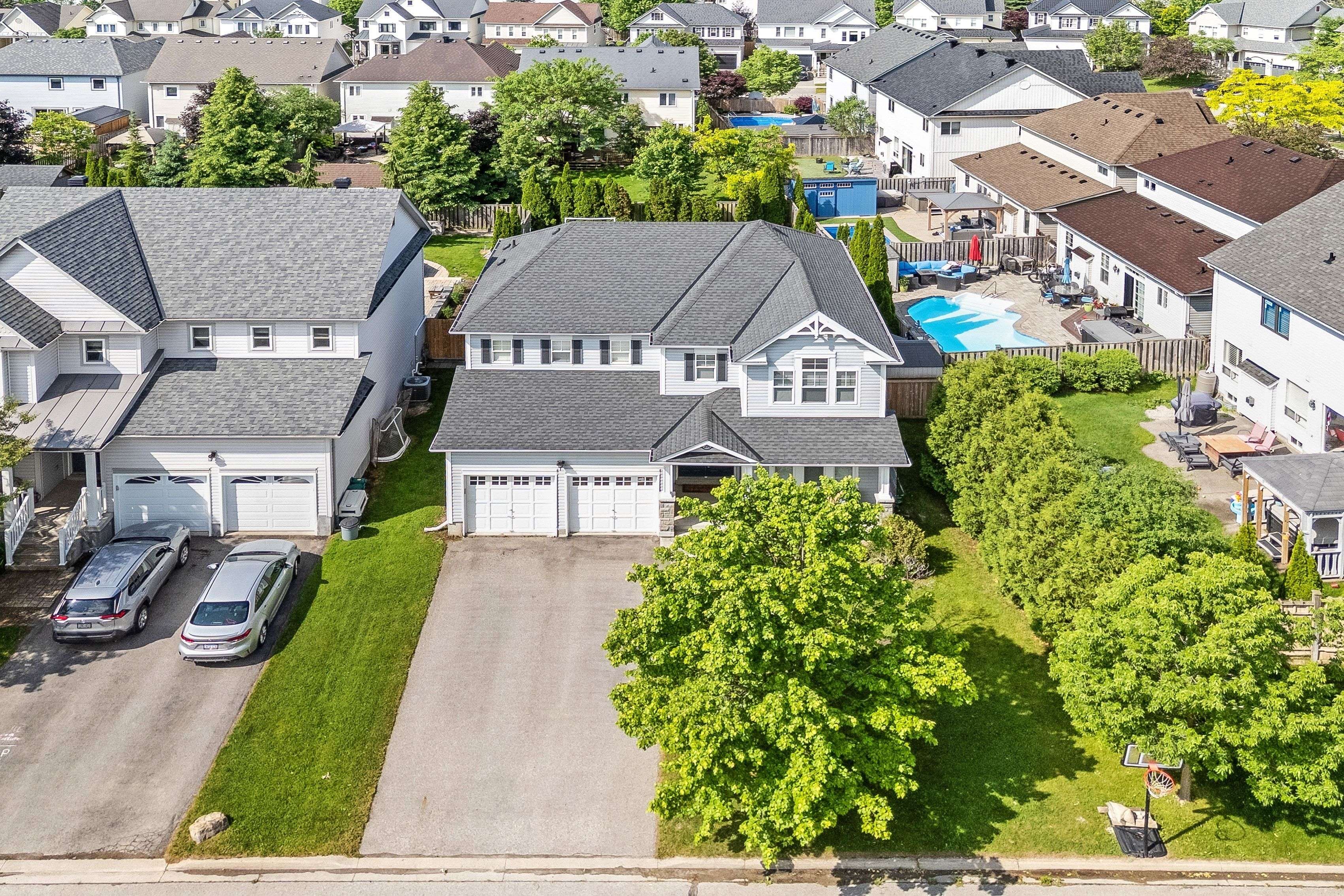 28 Brown's CRES, Halton Hills, ON L7J 3A4
