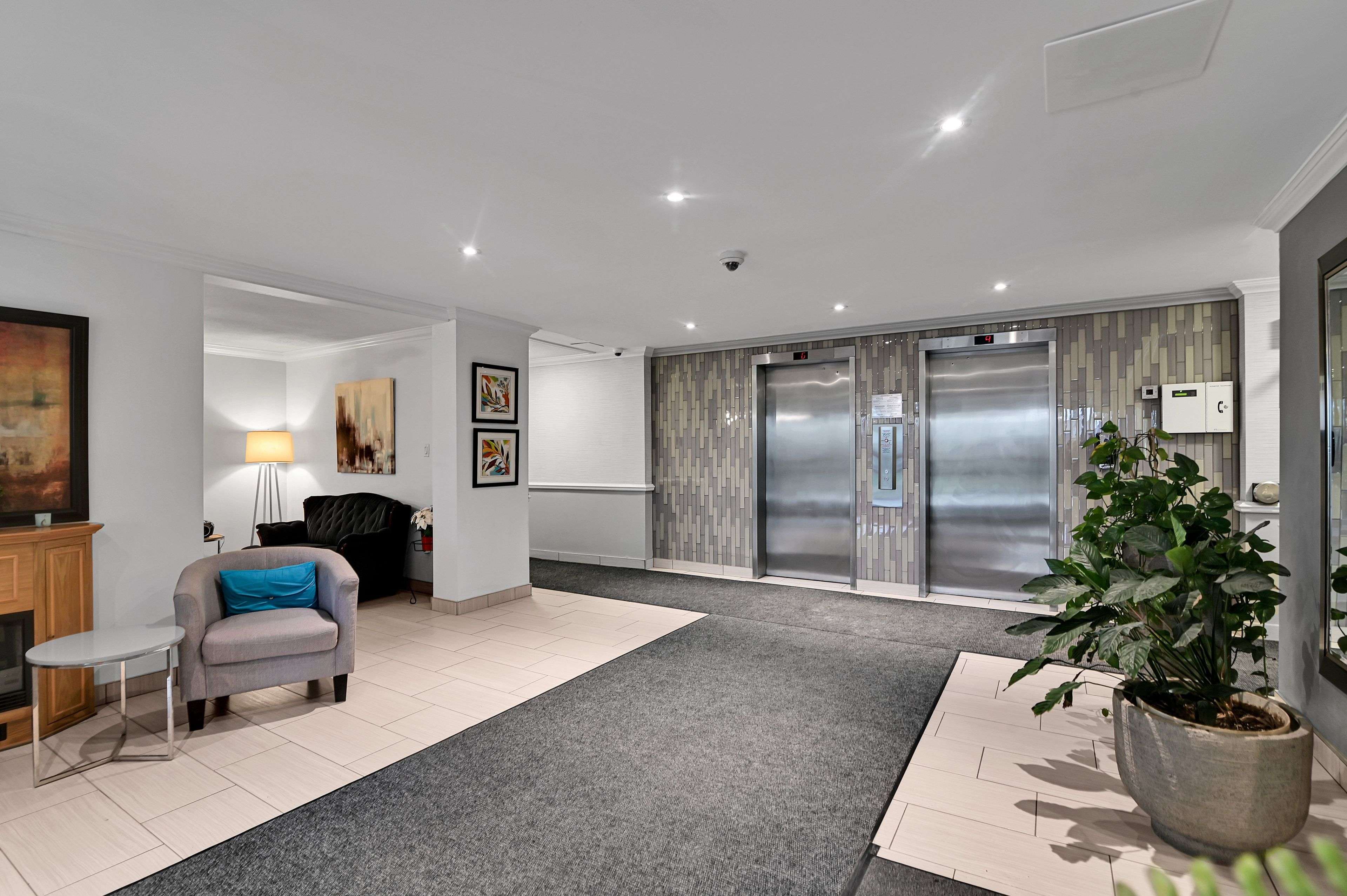 2400 Virginia DR #307, Alta Vista And Area, ON K1H 8L3