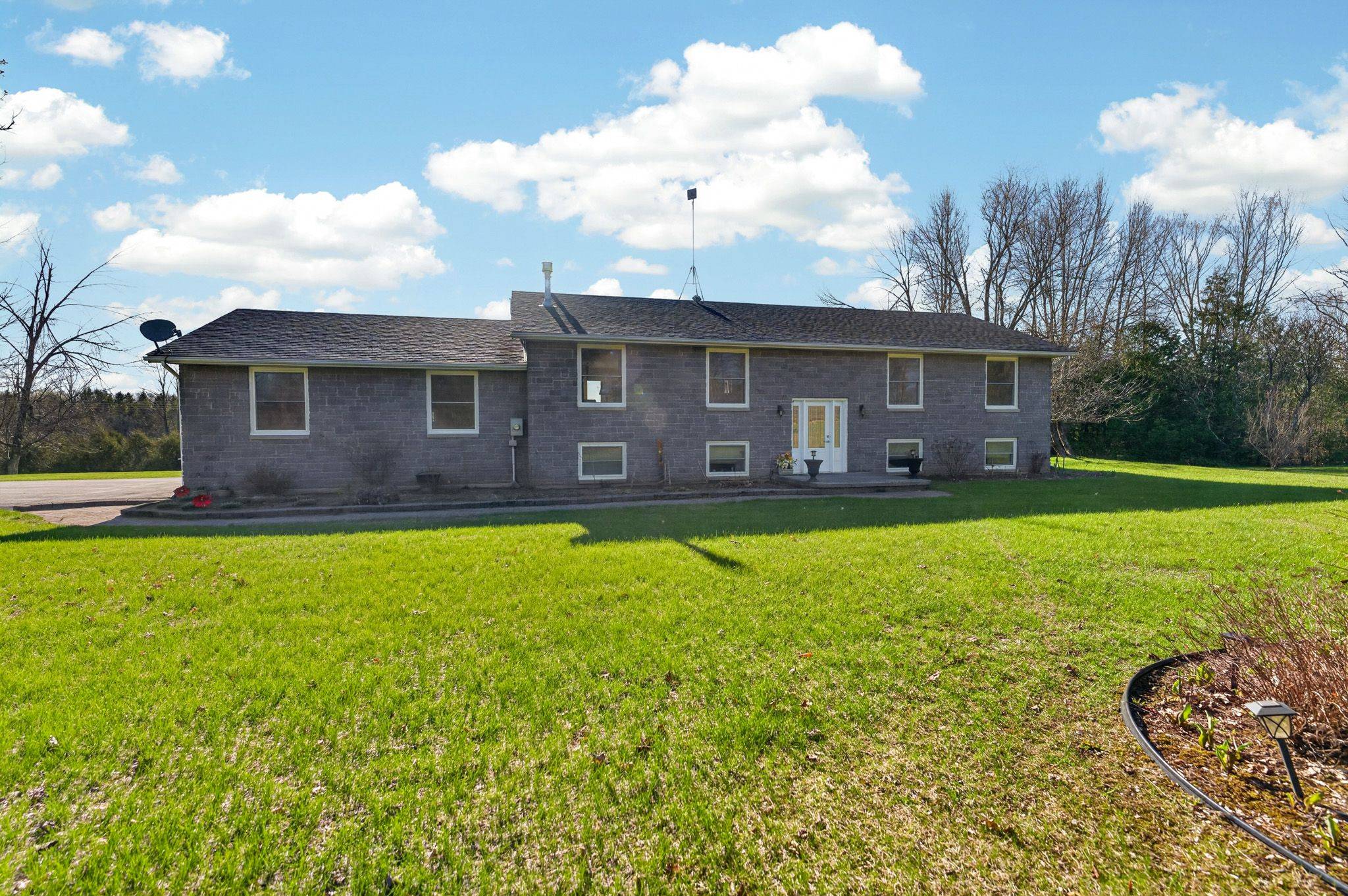191 Emerson RD, Centre Hastings, ON K0K 2Y0