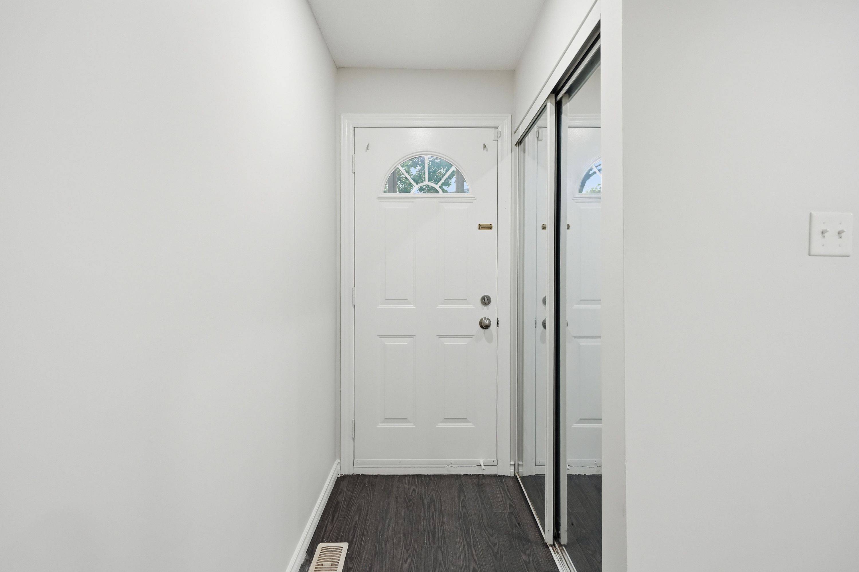 82 Riverdale DR #14, Hamilton, ON L8E 1K3