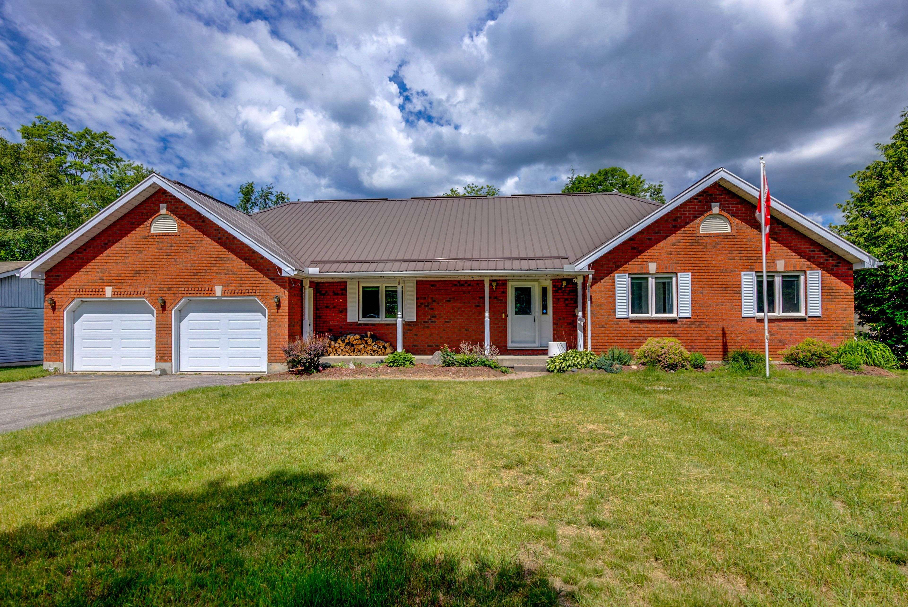 4 Evans DR, Kawartha Lakes, ON K0M 1N0