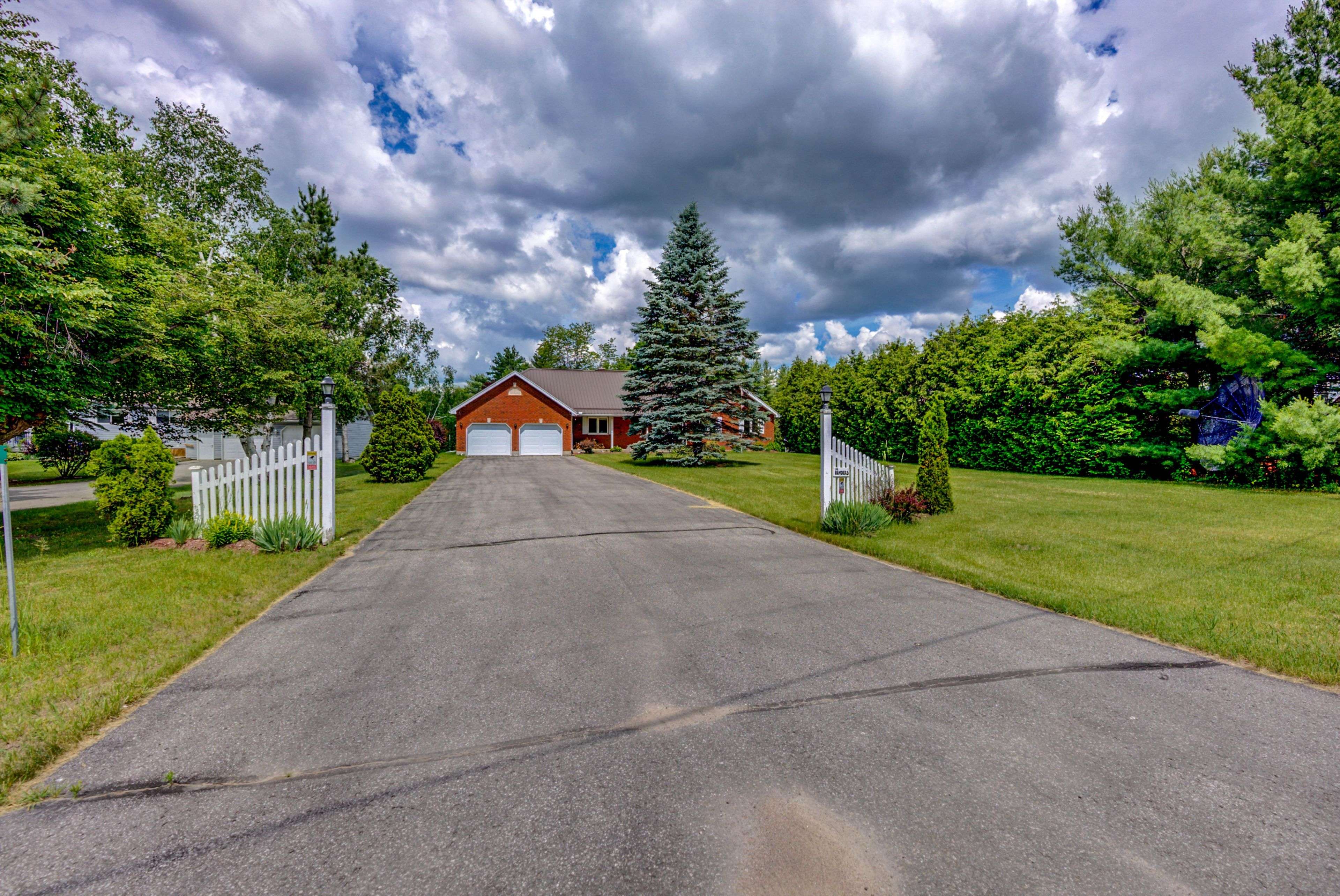 4 Evans DR, Kawartha Lakes, ON K0M 1N0