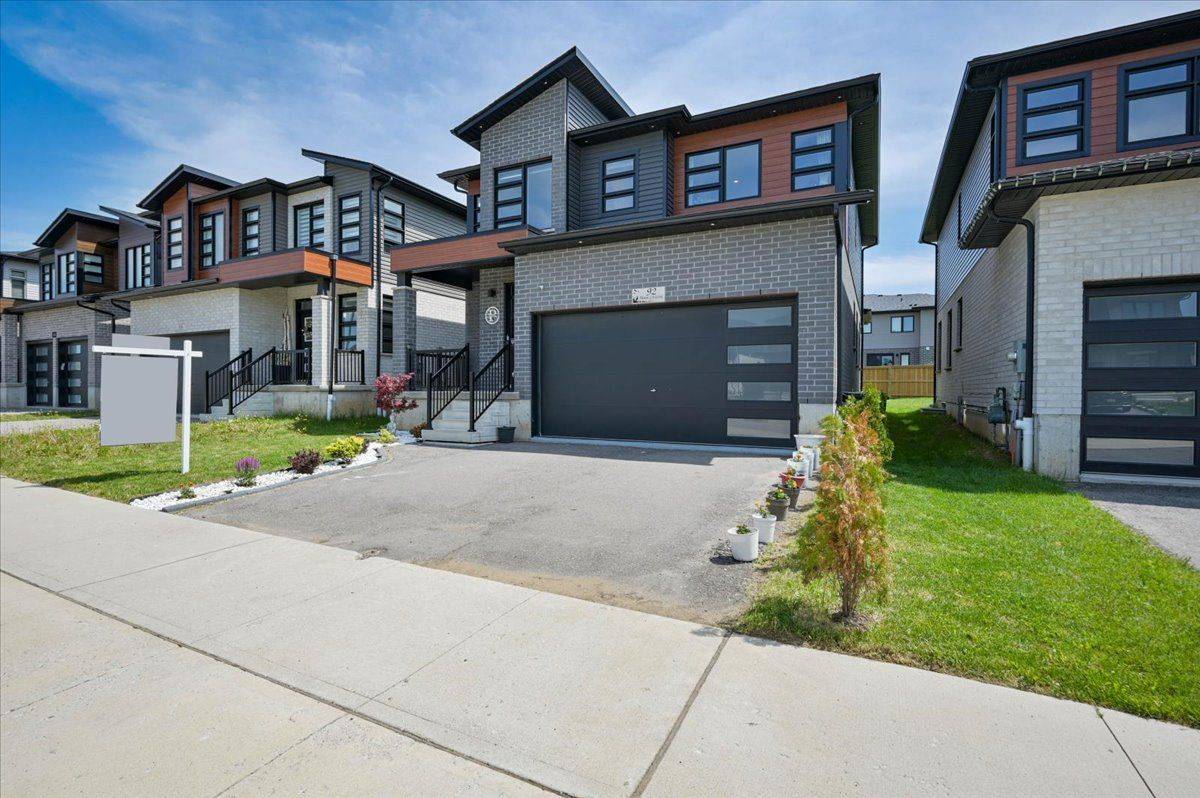 92 Moon CRES, Cambridge, ON N1S 0C4