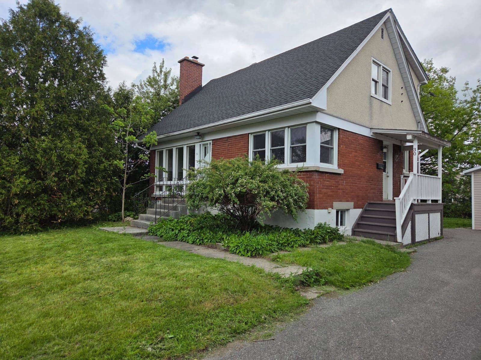 30 Sunnycrest DR, Cityview - Parkwoods Hills - Rideau Shore, ON K2E 5Y2