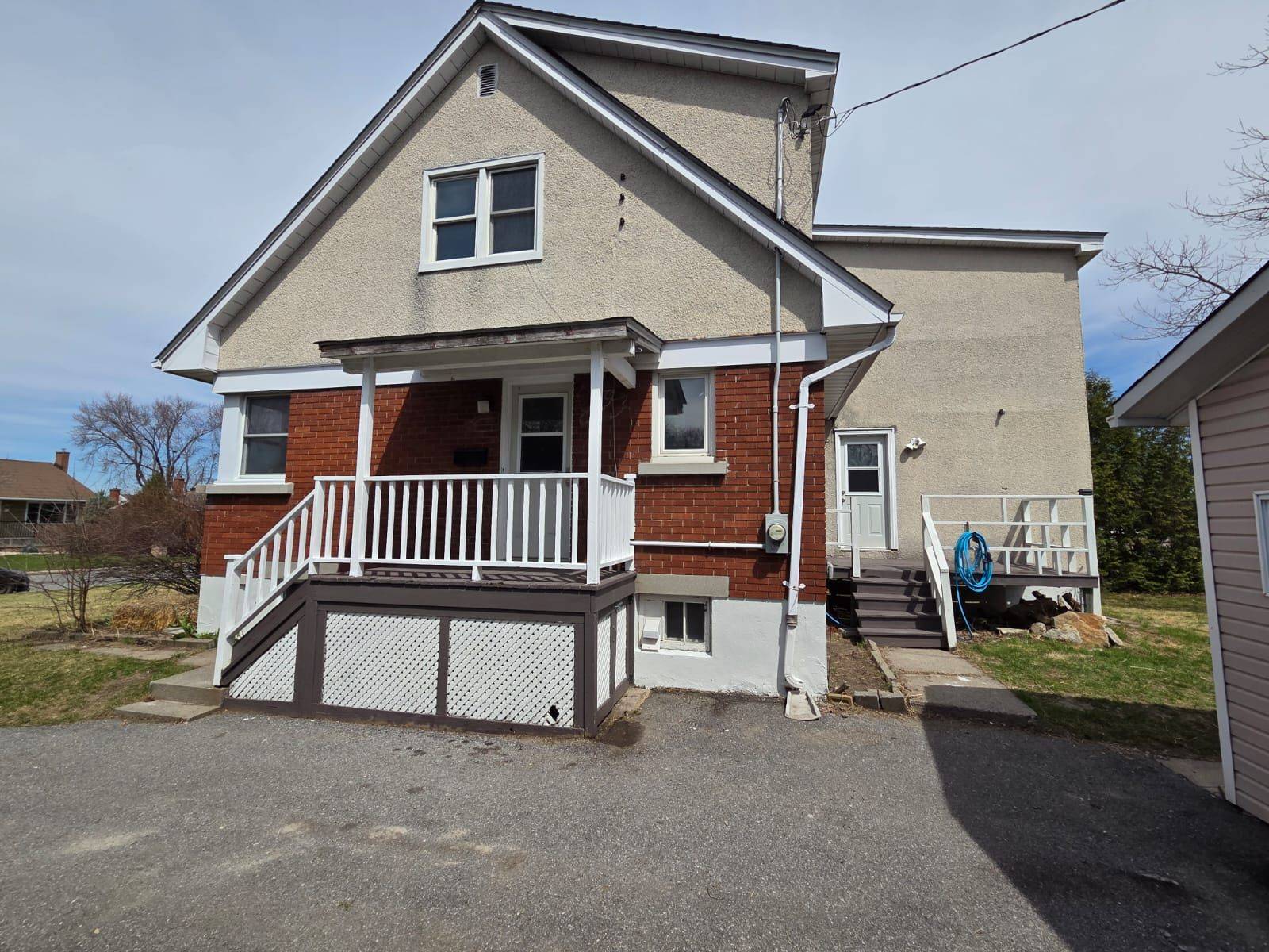 30 Sunnycrest DR, Cityview - Parkwoods Hills - Rideau Shore, ON K2E 5Y2