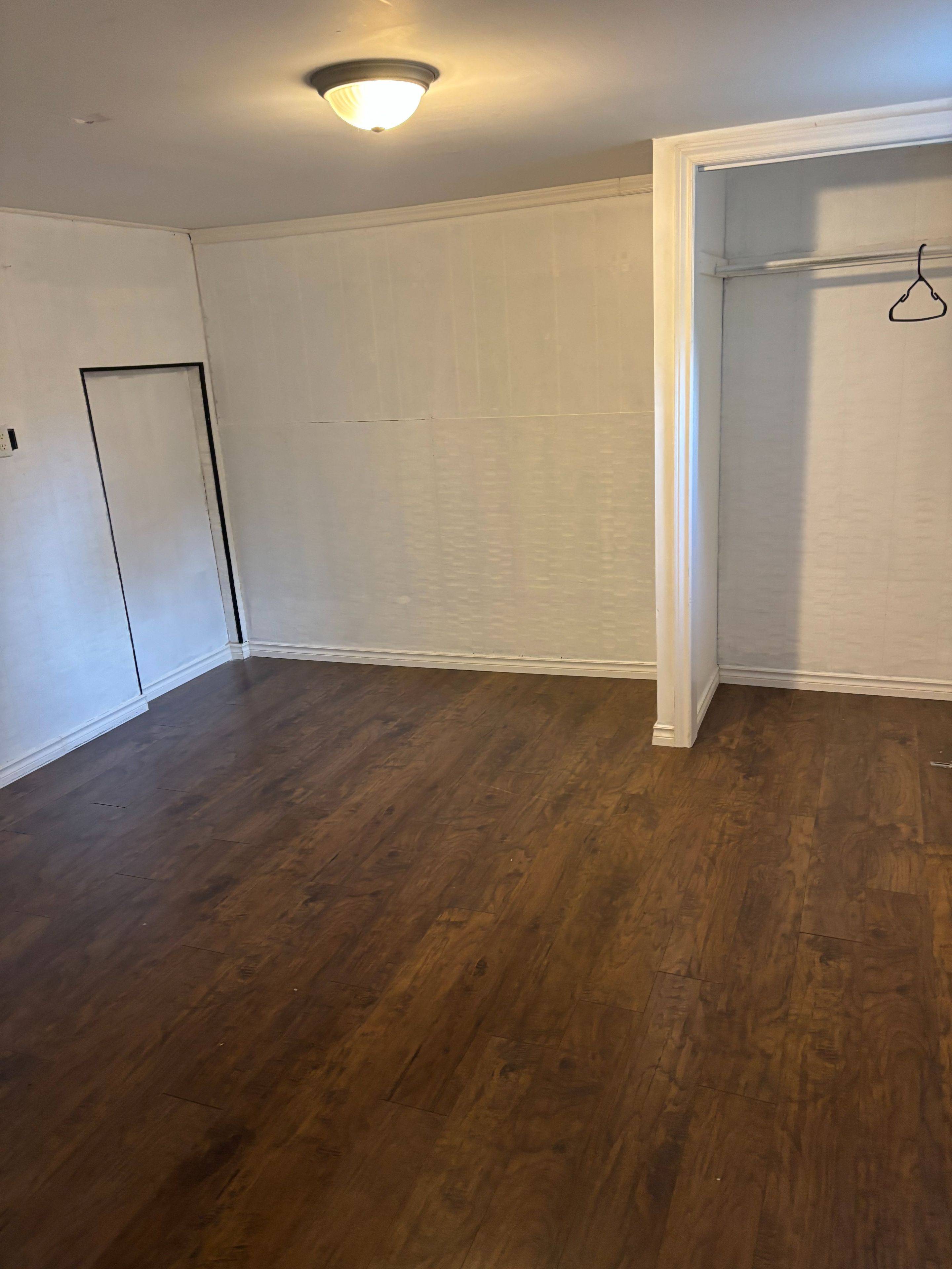 18 Jardine ST #Basement, Cambridge, ON N3C 1P8