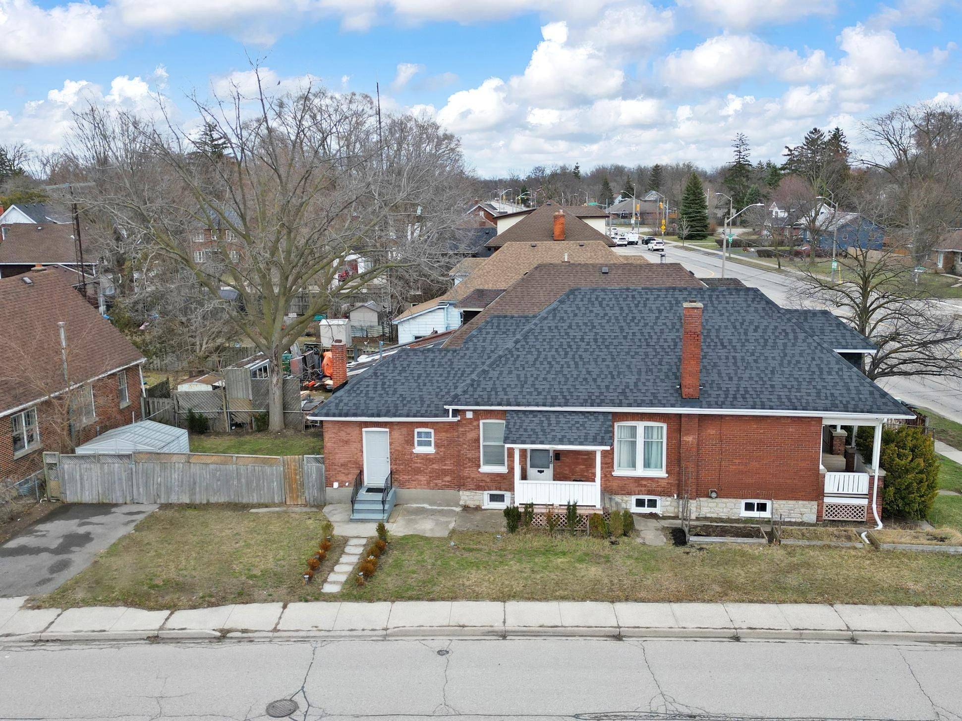 674 Colborne ST E, Brantford, ON N3S 3P9