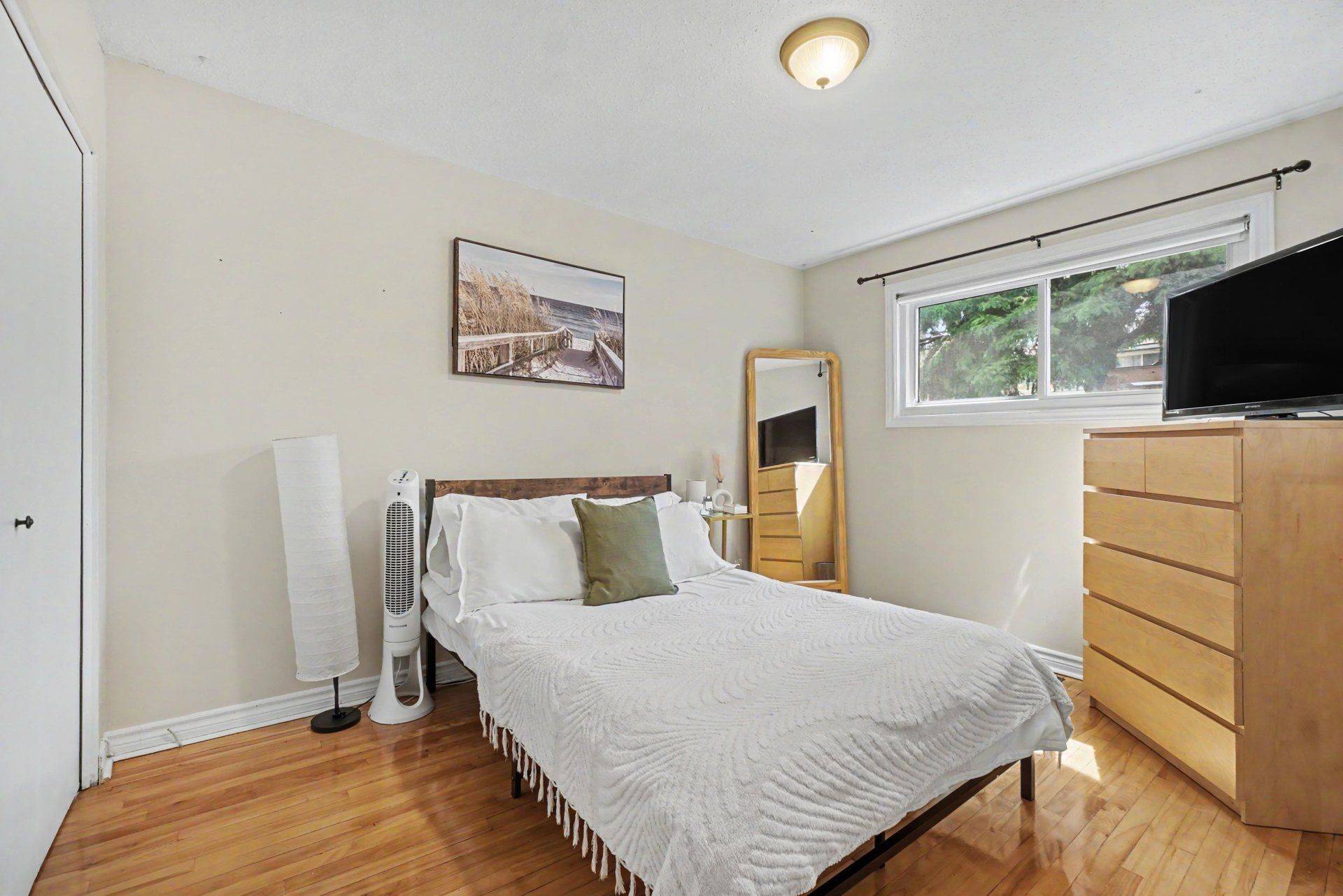 2450 Magnus AVE, Elmvale Acres And Area, ON K1G 1J8