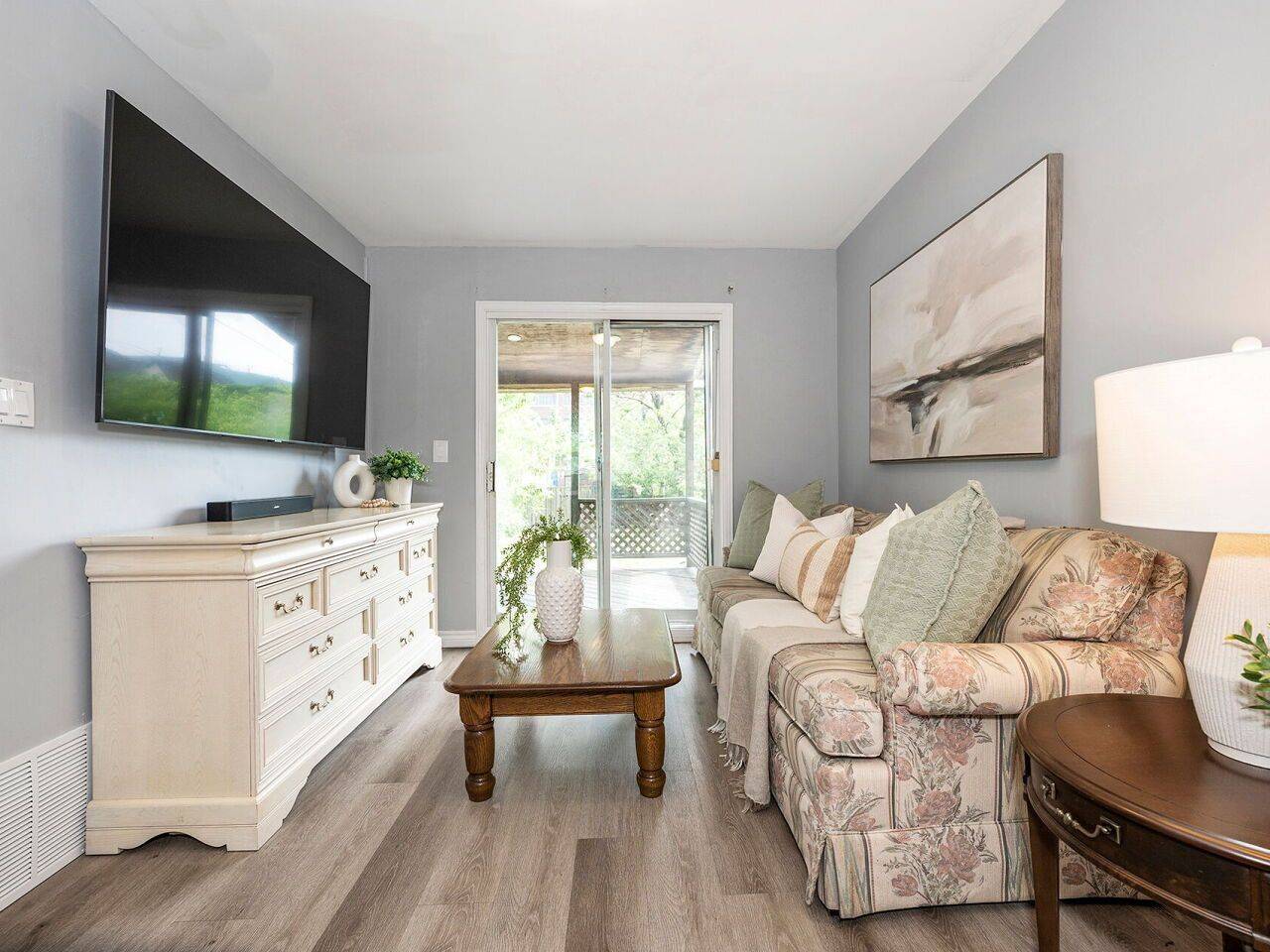 52 Stapleton AVE N, Hamilton, ON L8H 3N5