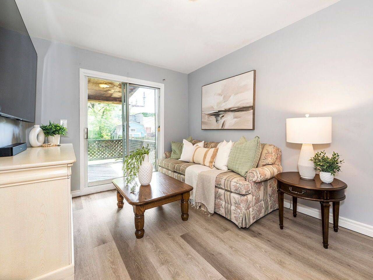 52 Stapleton AVE N, Hamilton, ON L8H 3N5