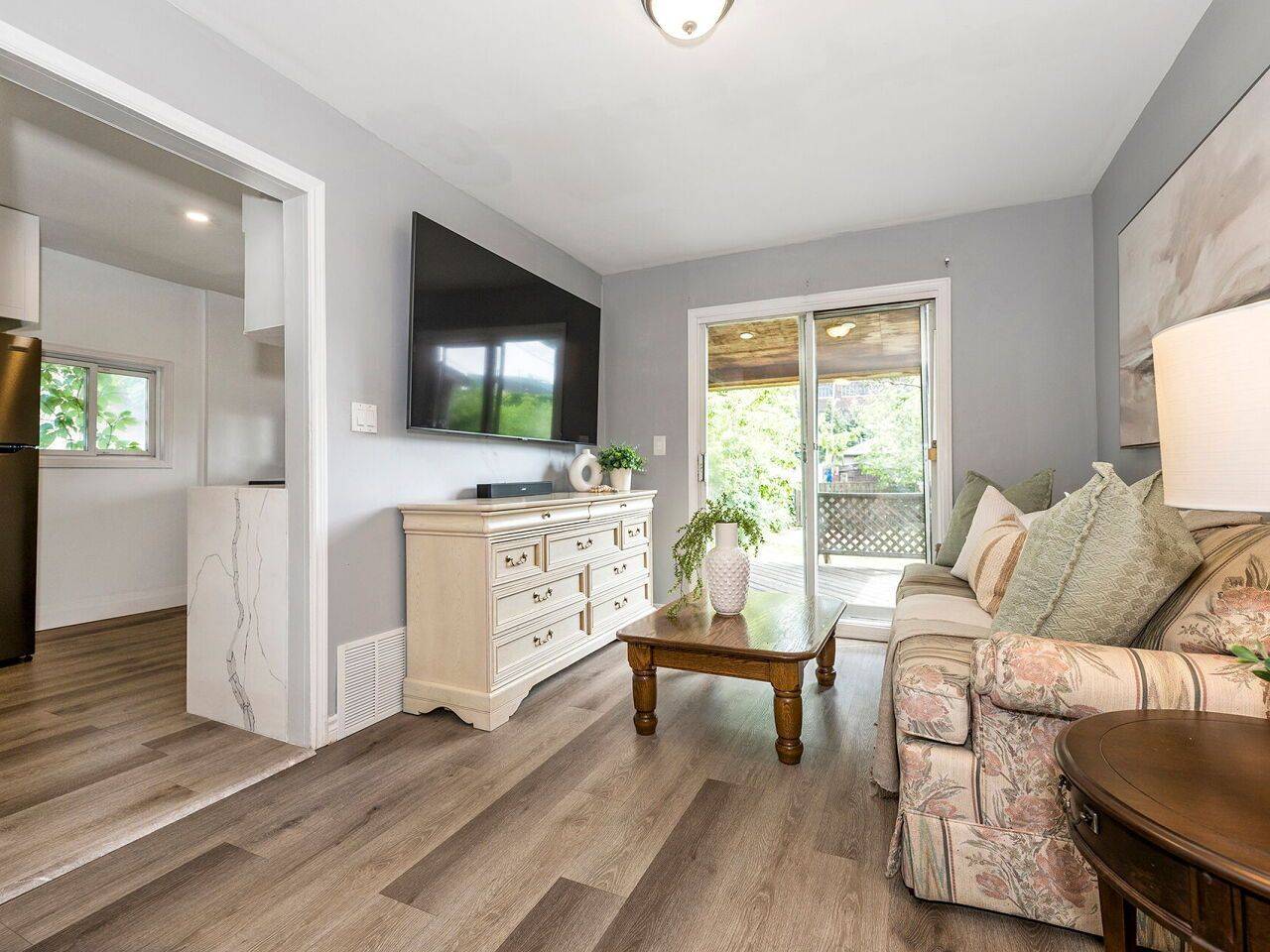 52 Stapleton AVE N, Hamilton, ON L8H 3N5