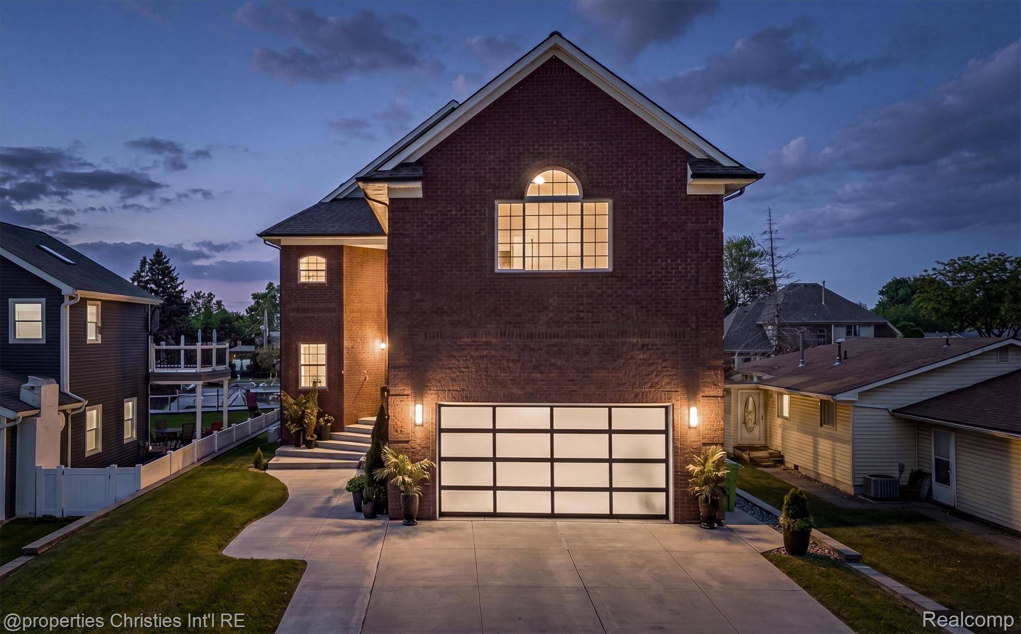 41245 Belvidere ST, Harrison Charter Township, MI 48045