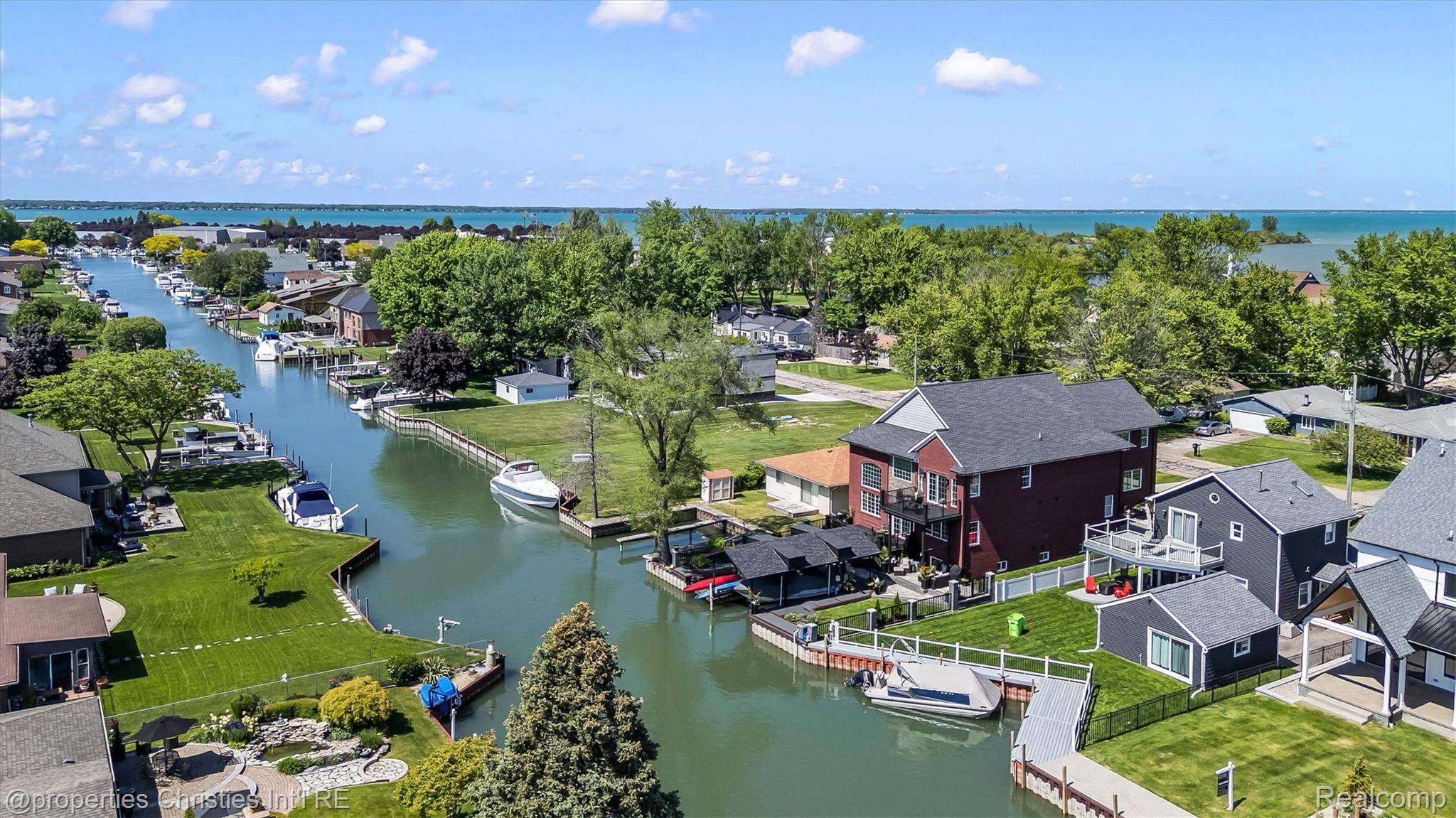 41245 Belvidere ST, Harrison Charter Township, MI 48045