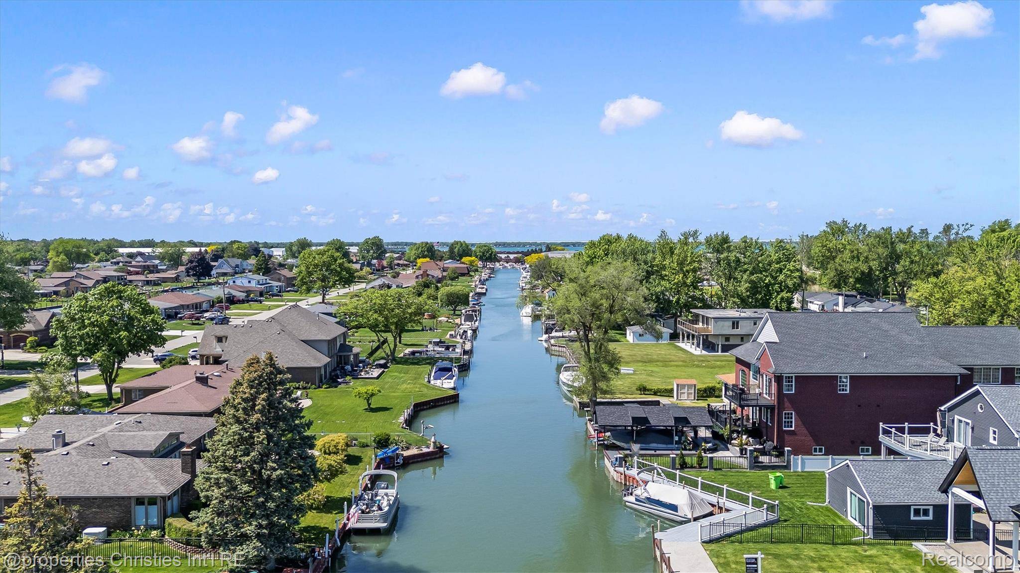 41245 Belvidere ST, Harrison Charter Township, MI 48045